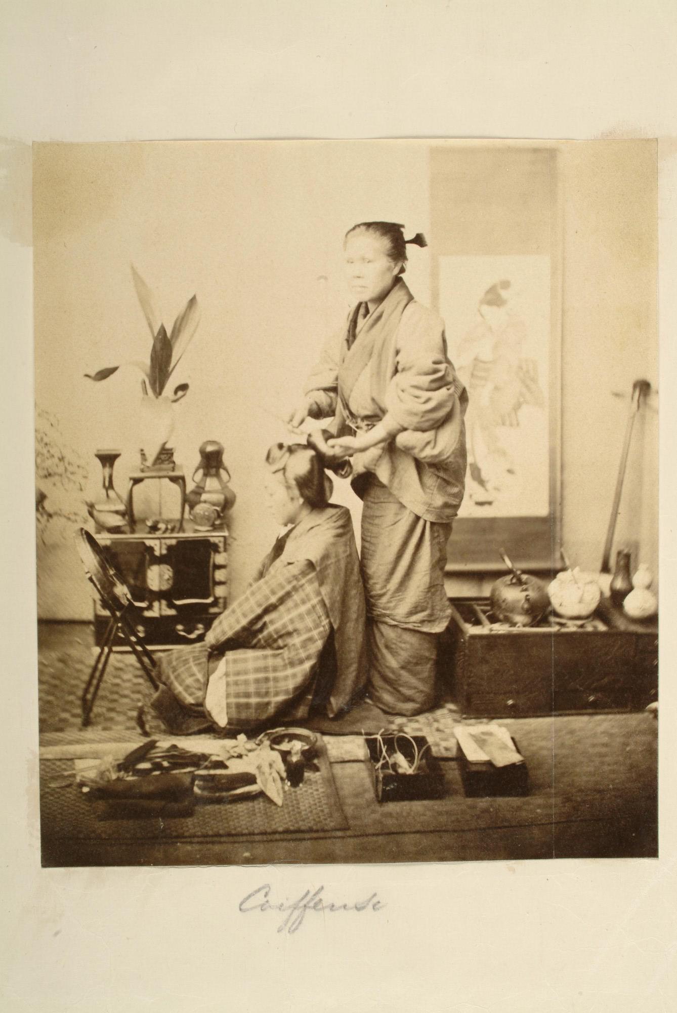 S.3628(02); Album nr. 1 uit een serie van drie van de Nederlandse consul in Japan Dirk de Graeff van Polsbroek; fotoalbum