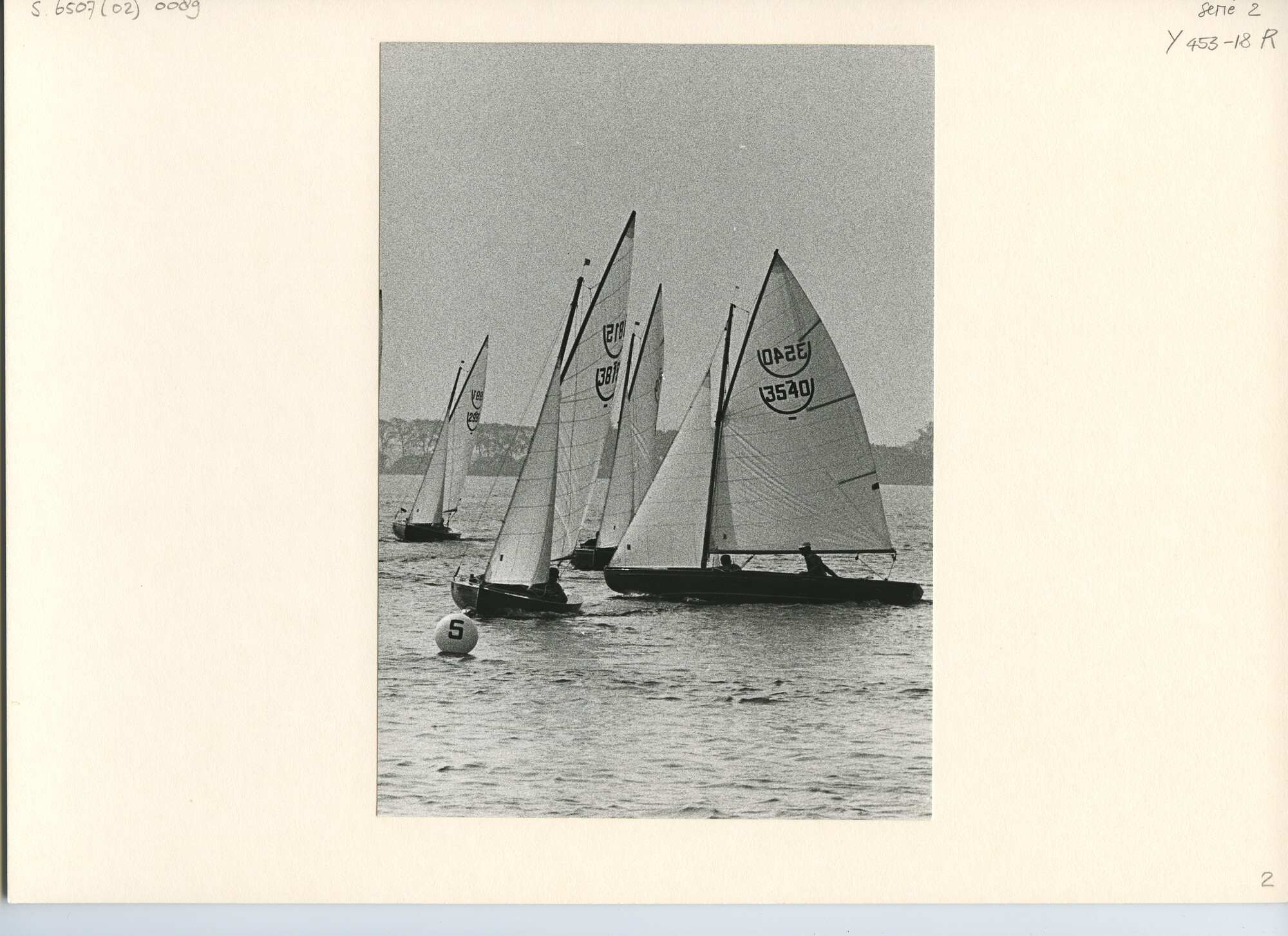 S.6507(02)0089.06; Zwart-wit foto van het Nederlands Kampioenschap in de 16m² klasse 1970 op de Beulakerwijde; foto