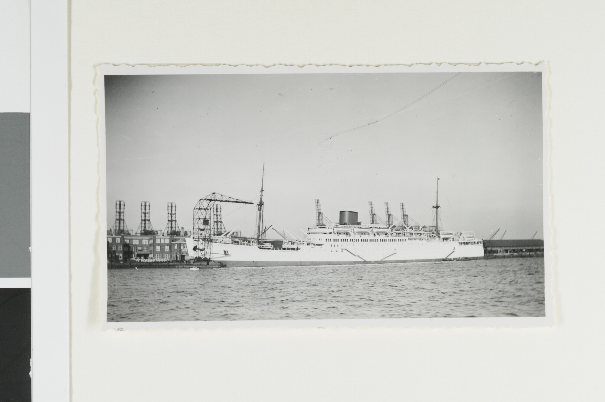 S.4380(04)361; Het passagiersschip ms. 'Boissevain' van de KPM; foto