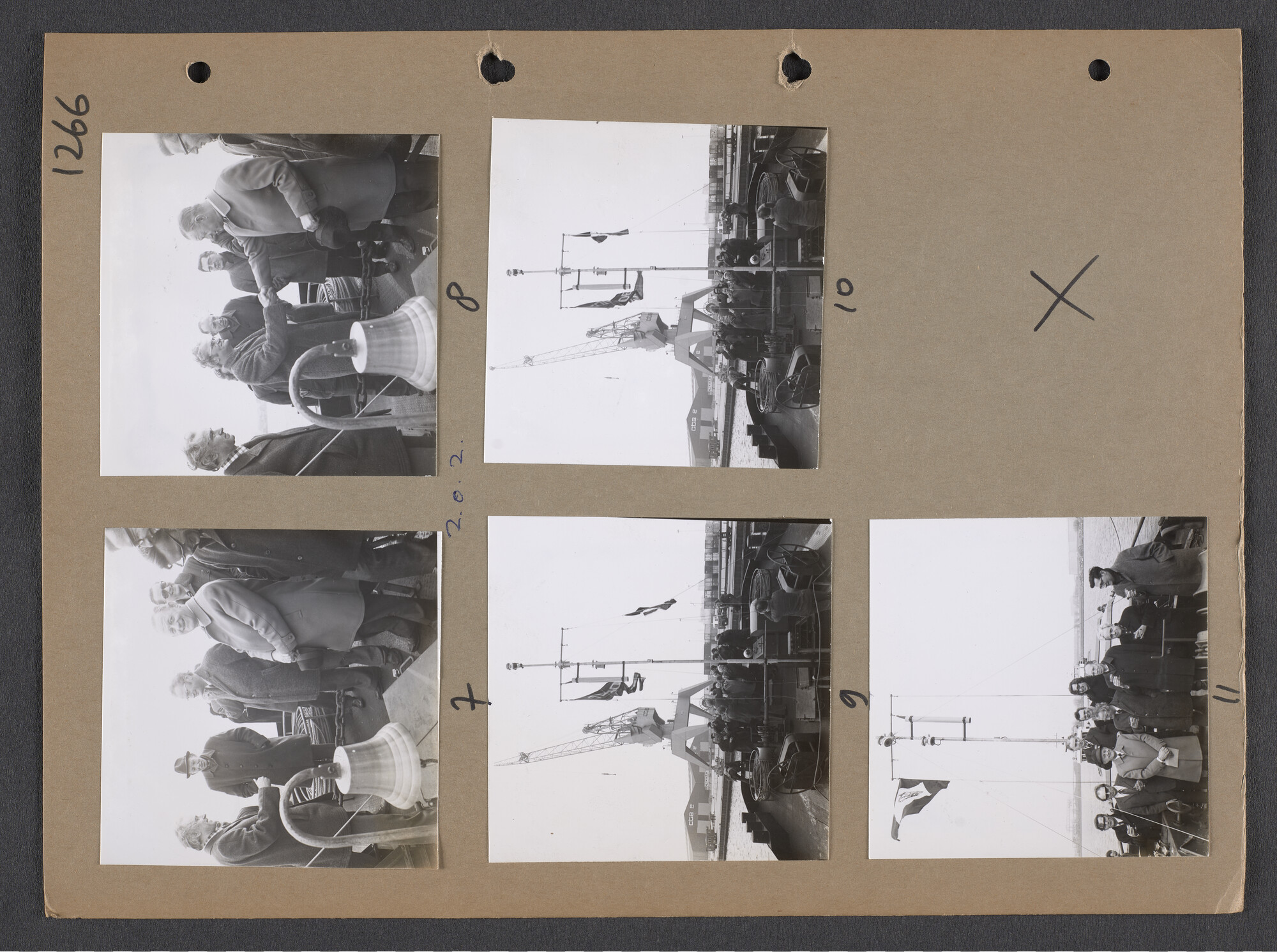 S.9102(32); Multomap met foto's door Ben Burgers, samengesteld door de Vereniging De Amsterdamsche Haven; foto