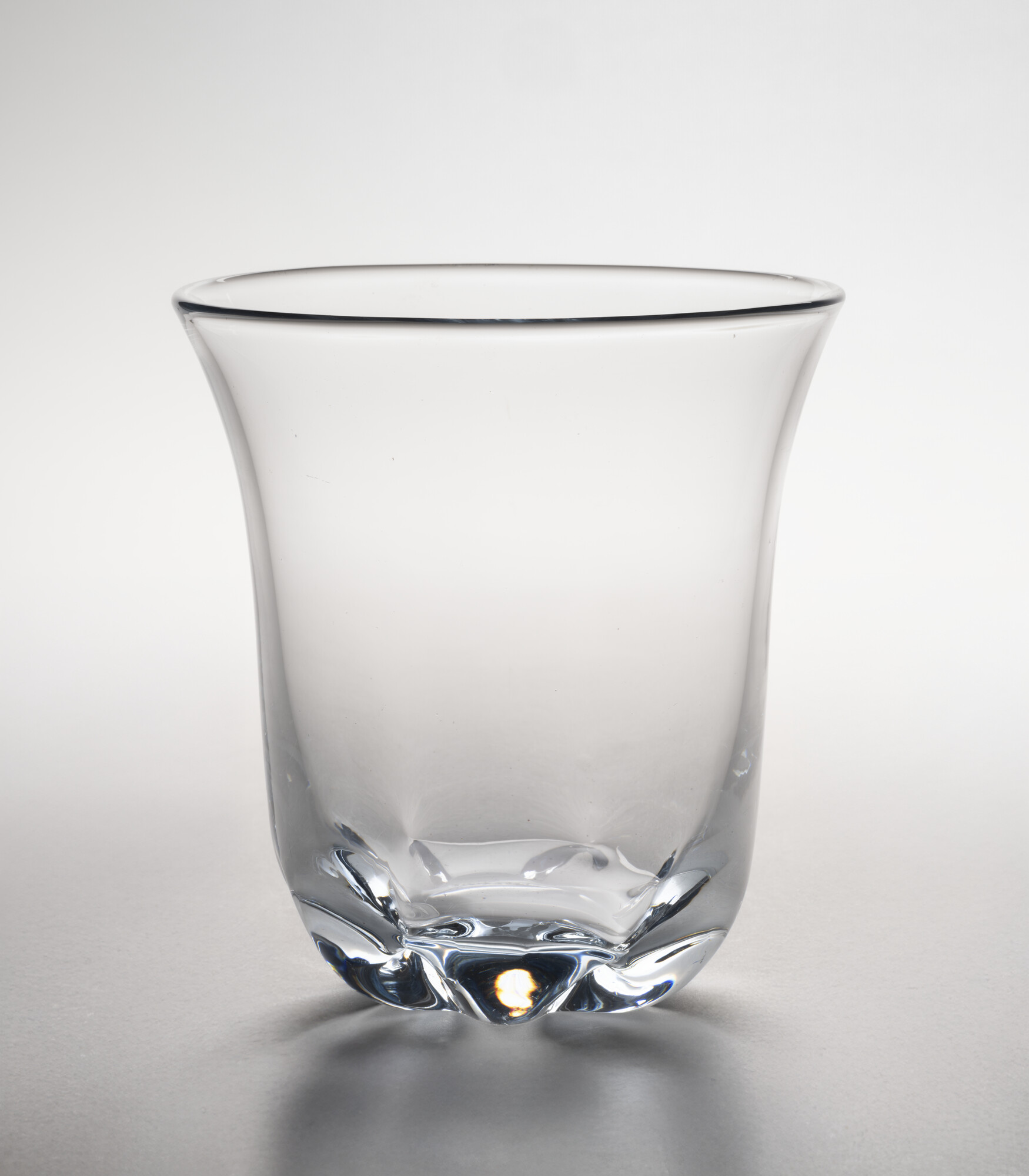 2005.2533; Glazen vaas van Zweeds kristal; vaas