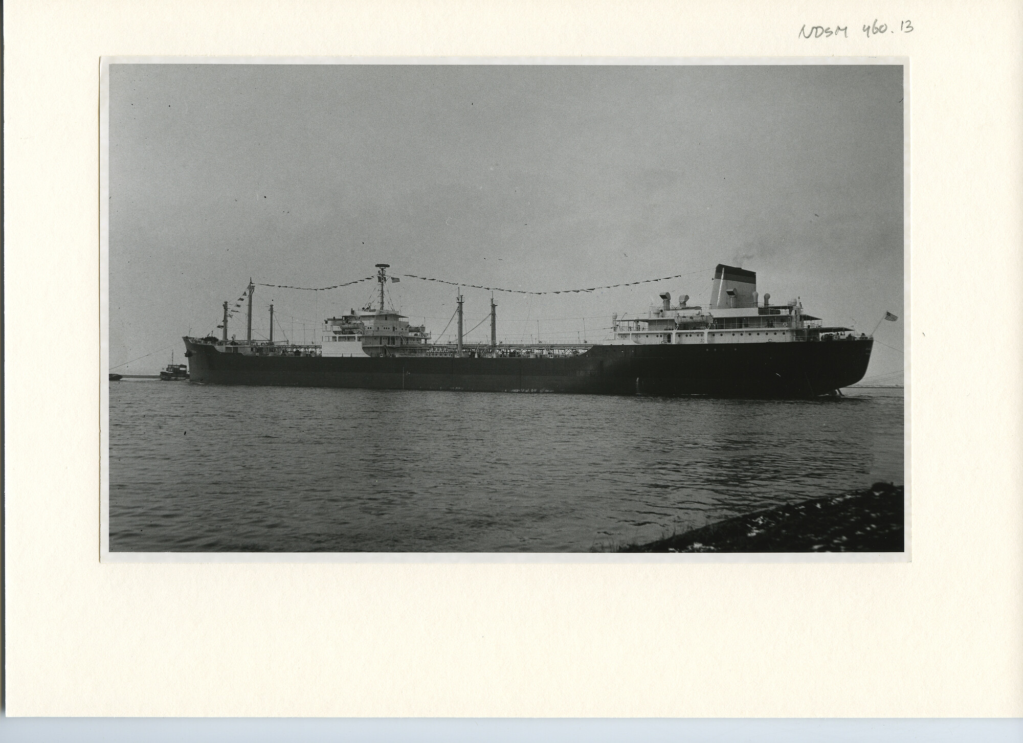 S.5444(2504)2; Foto van de tanker ts. Ragusa tijdens de proefvaart bij IJmuiden; foto