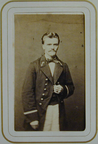 S.0576(01)154; Portretfoto van officier van administratie der tweede klasse J.G. Coops (1838-1905); foto