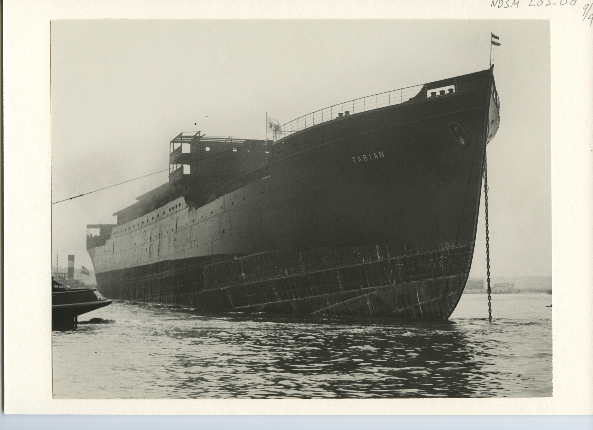 S.5444(0820)9; Foto van de tewaterlating van het vrachtschip ms. Tabian; foto