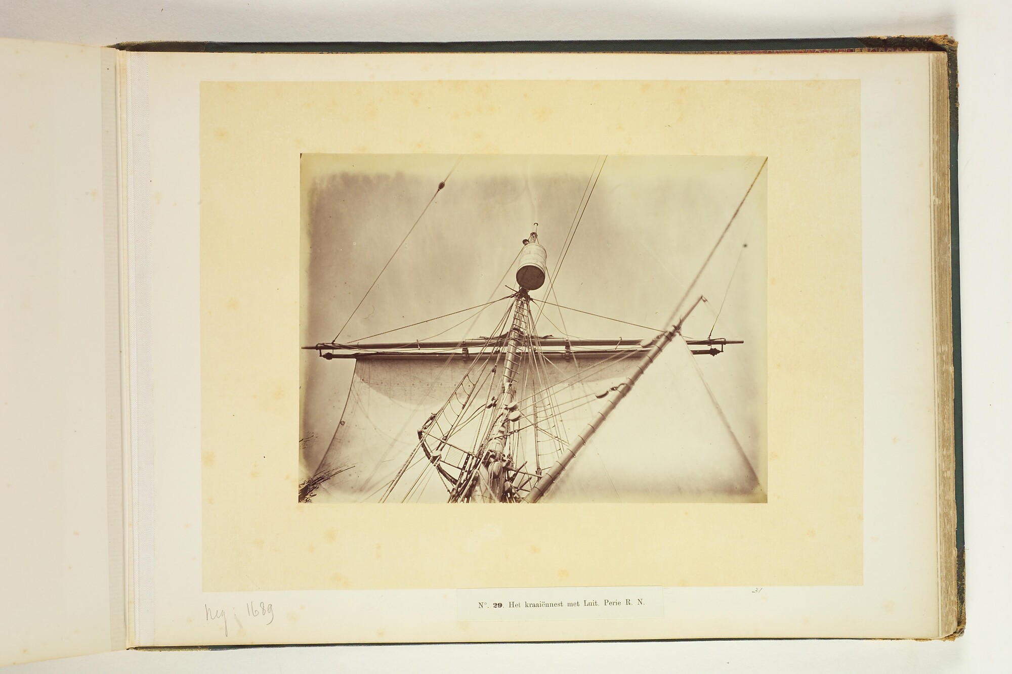 A.4325; Album met foto's van de noordpoolreis van de Pandora; fotoalbum