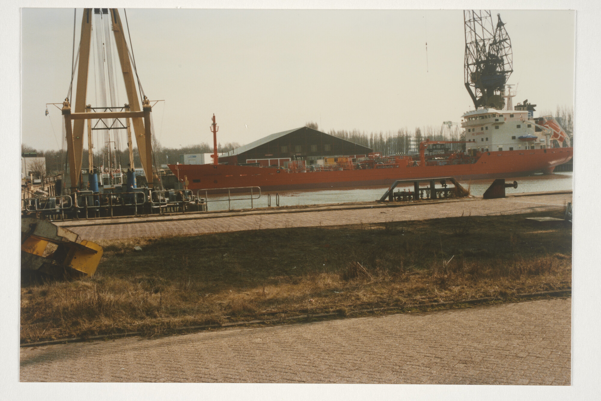 2000.0842; Kleurenfotos van de chemicaliëntanker ms. Dutch Faith II van Gebroeders [...]; fotoreportage