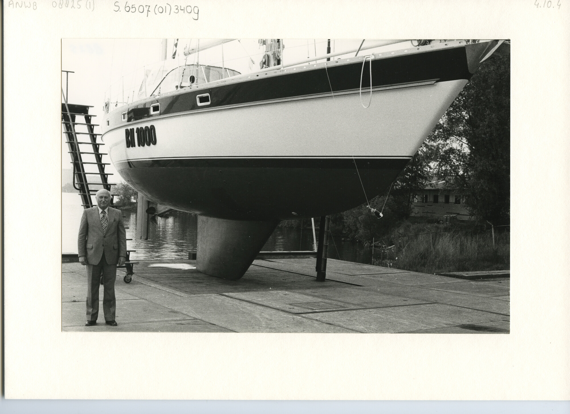 S.6507(01)3409; Onderwaterschip van de Trintella met bouwnummer 1000, kitsjacht, ontwerp Van de Stadt Design; foto