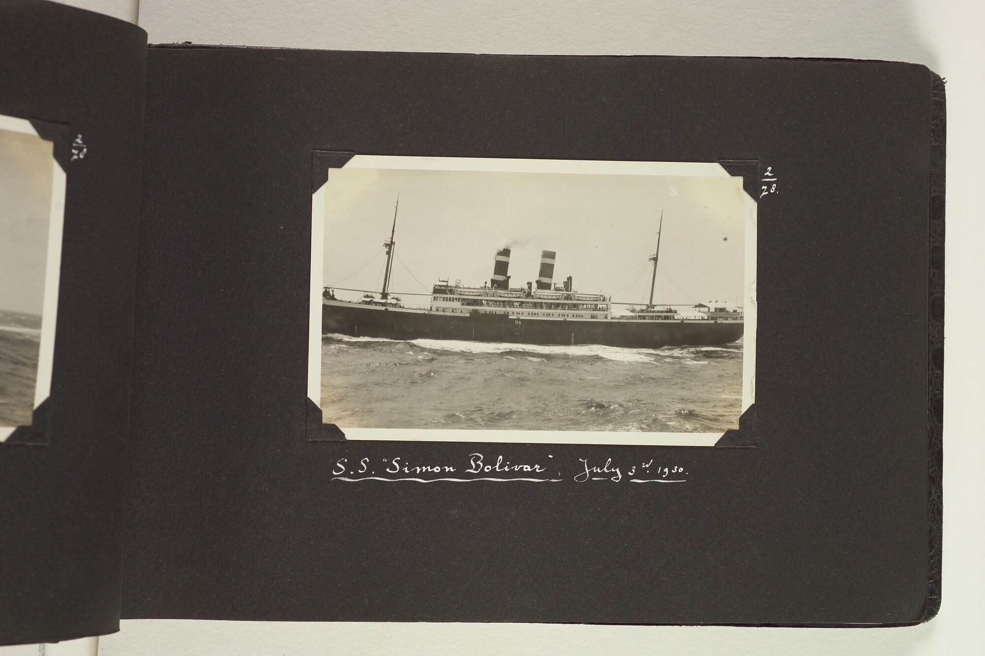S.6156(06)l; Fotoalbum l) uit een serie van veertien uit de Collectie Job over zijn reizen met ss. 'Stuyvesant' en 'Venezuela' van de KNSM [...]; fotoalbum