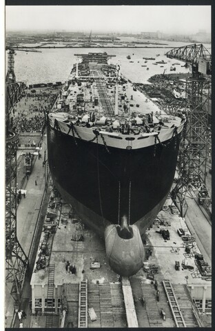 1997.4649; De tewaterlating van de supertanker ms. 'Neverita' bij de werf van de NDSM, Amsterdam; prentbriefkaart