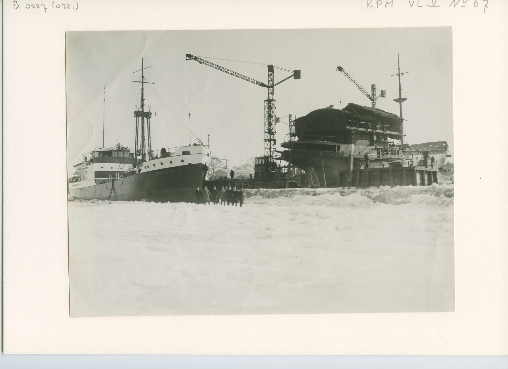 B.0227(0221); Foto van de coaster ms. Mandar tijdens de afbouw; foto