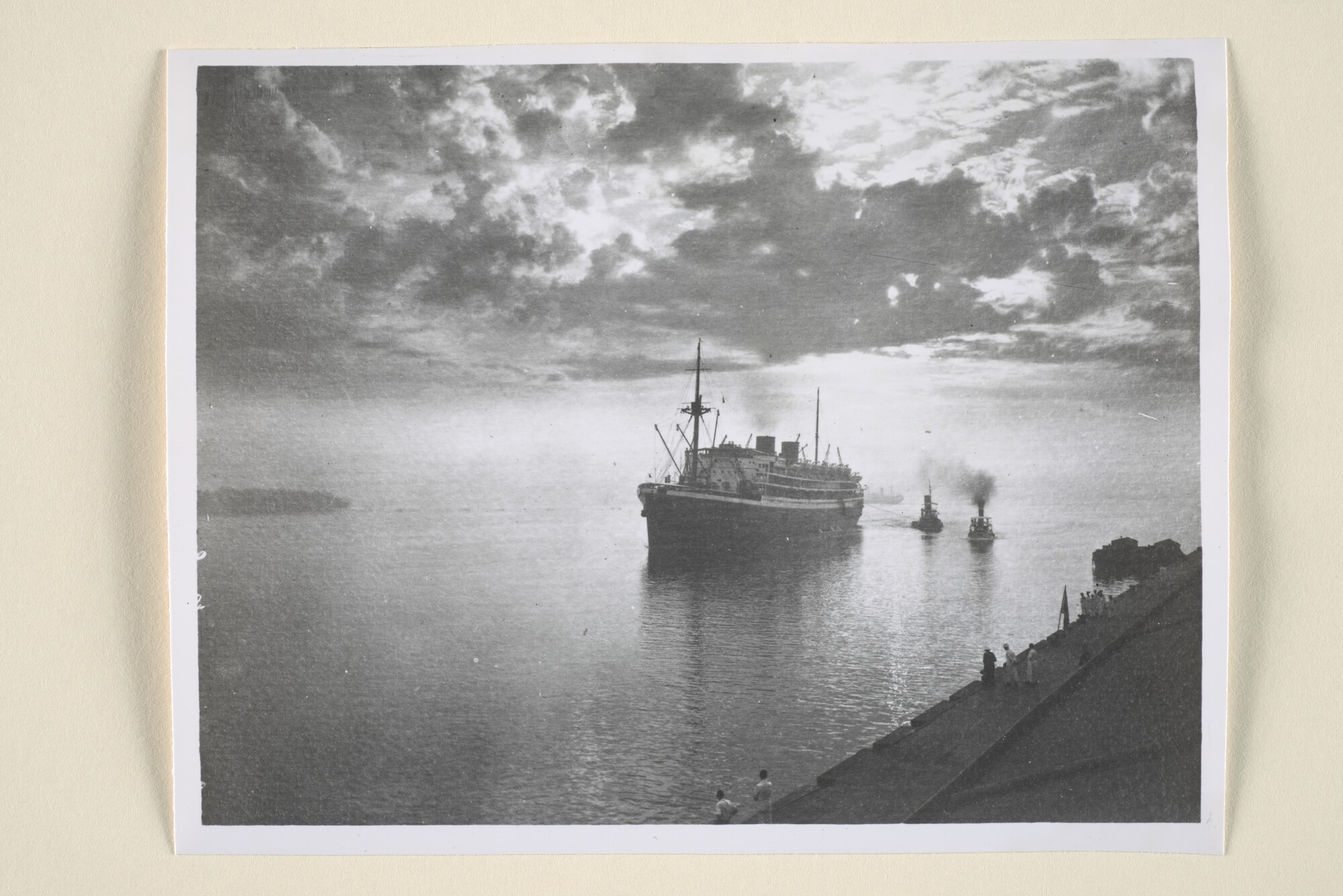 1995.5093; Reproductiefoto's van het mailschip ms. Johan van Oldenbarnevelt van de SMN; fotoreportage