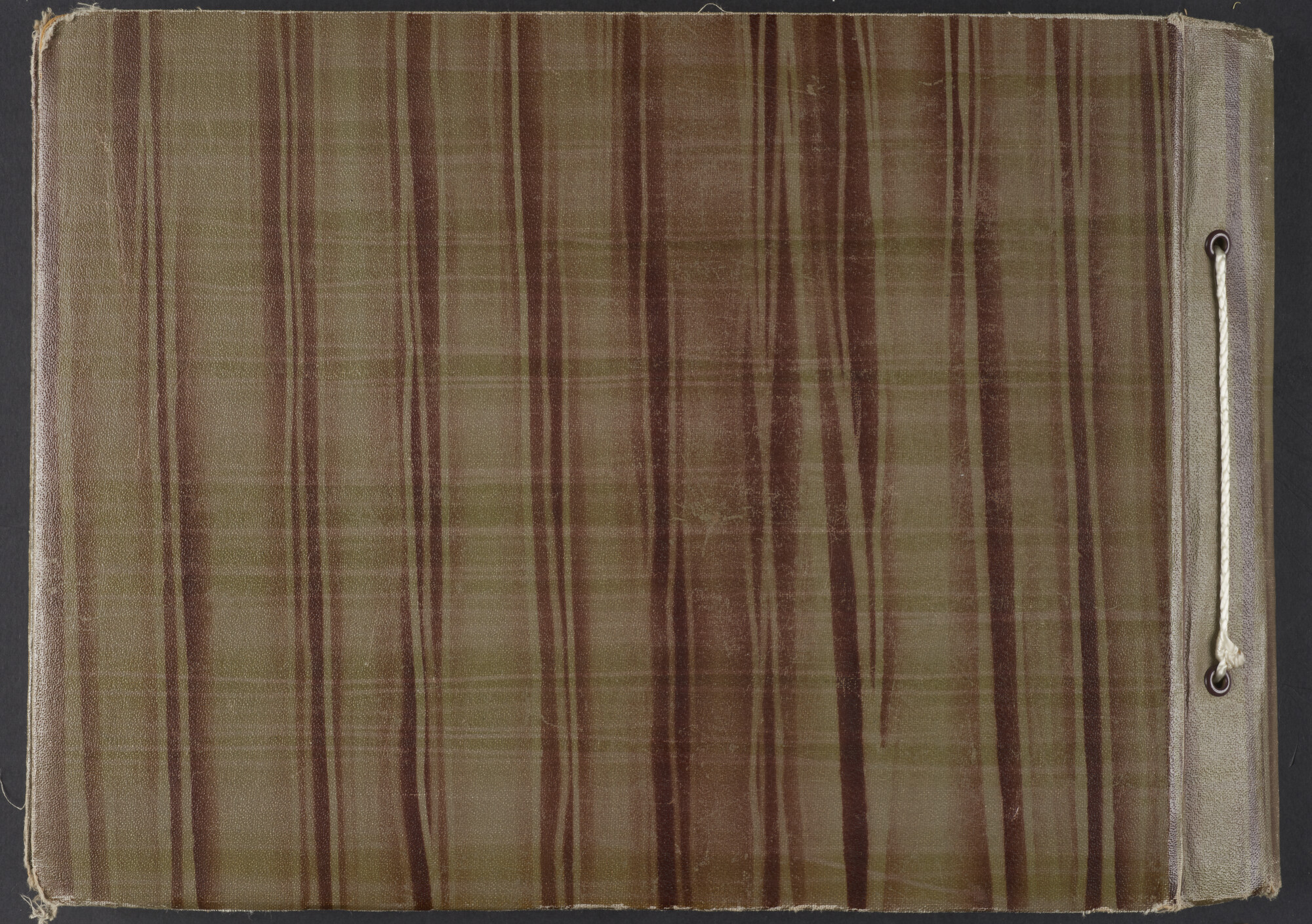 2019.0972; Fotoalbum van luitenant-ter-zee 2e klasse bij de Dienst der Conservatie Bouwen Huisman (1912-2001); fotoalbum