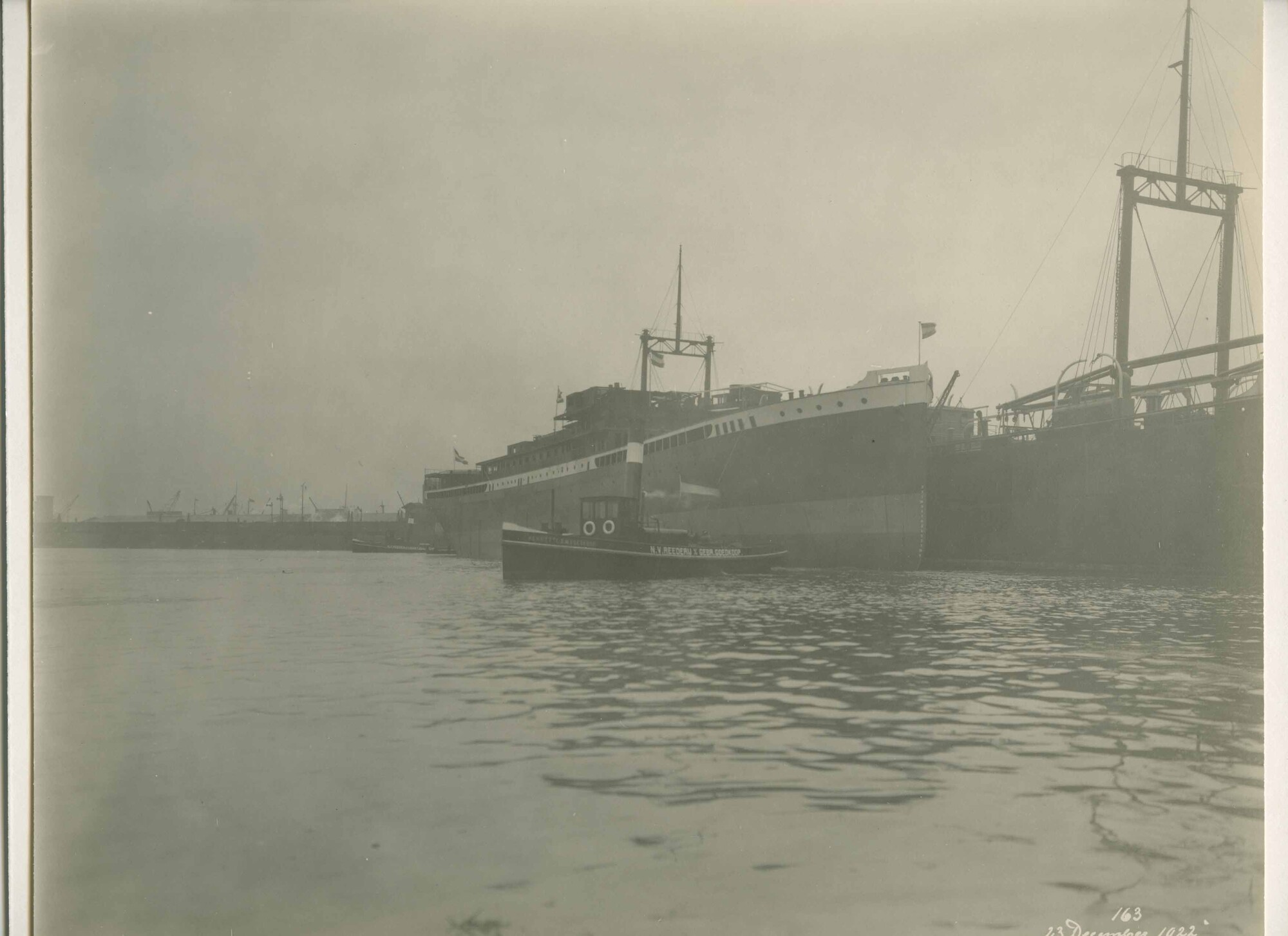 S.5444(0551)3; Foto van de tewaterlating van het vracht-passagiersschip ss. Swartenhondt; foto
