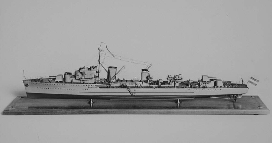 B.0203(01); Model van de torpedobootjager Hr.Ms. Isaac Sweers; scheepsmodel