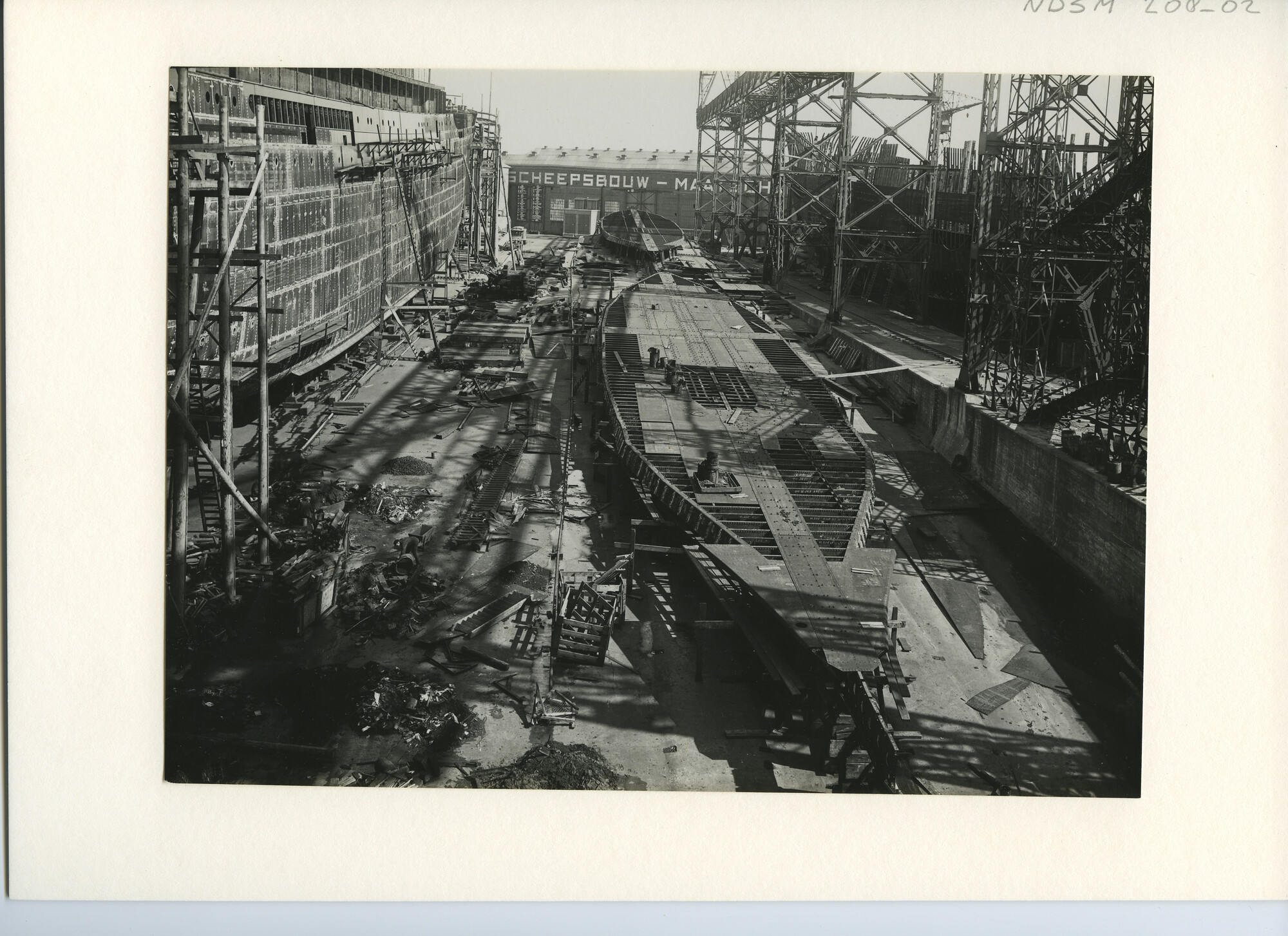 S.5444(0875); Foto van ss. Both in aanbouw bij de NSM; foto