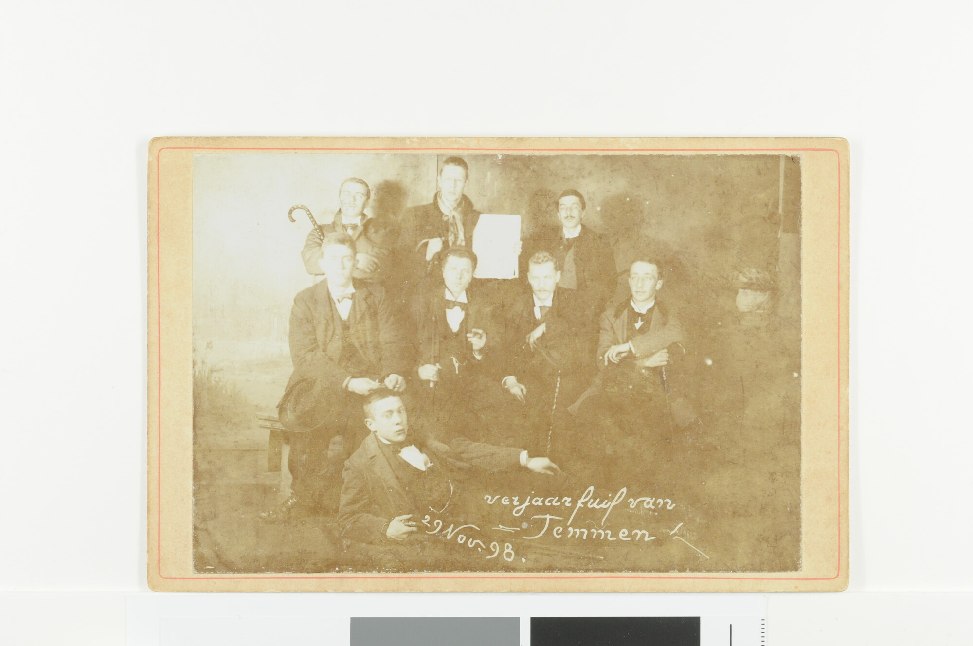S.6267(10); Groepsportret van 8 mannen, verjaardagsfuif van C. van Temmen; foto