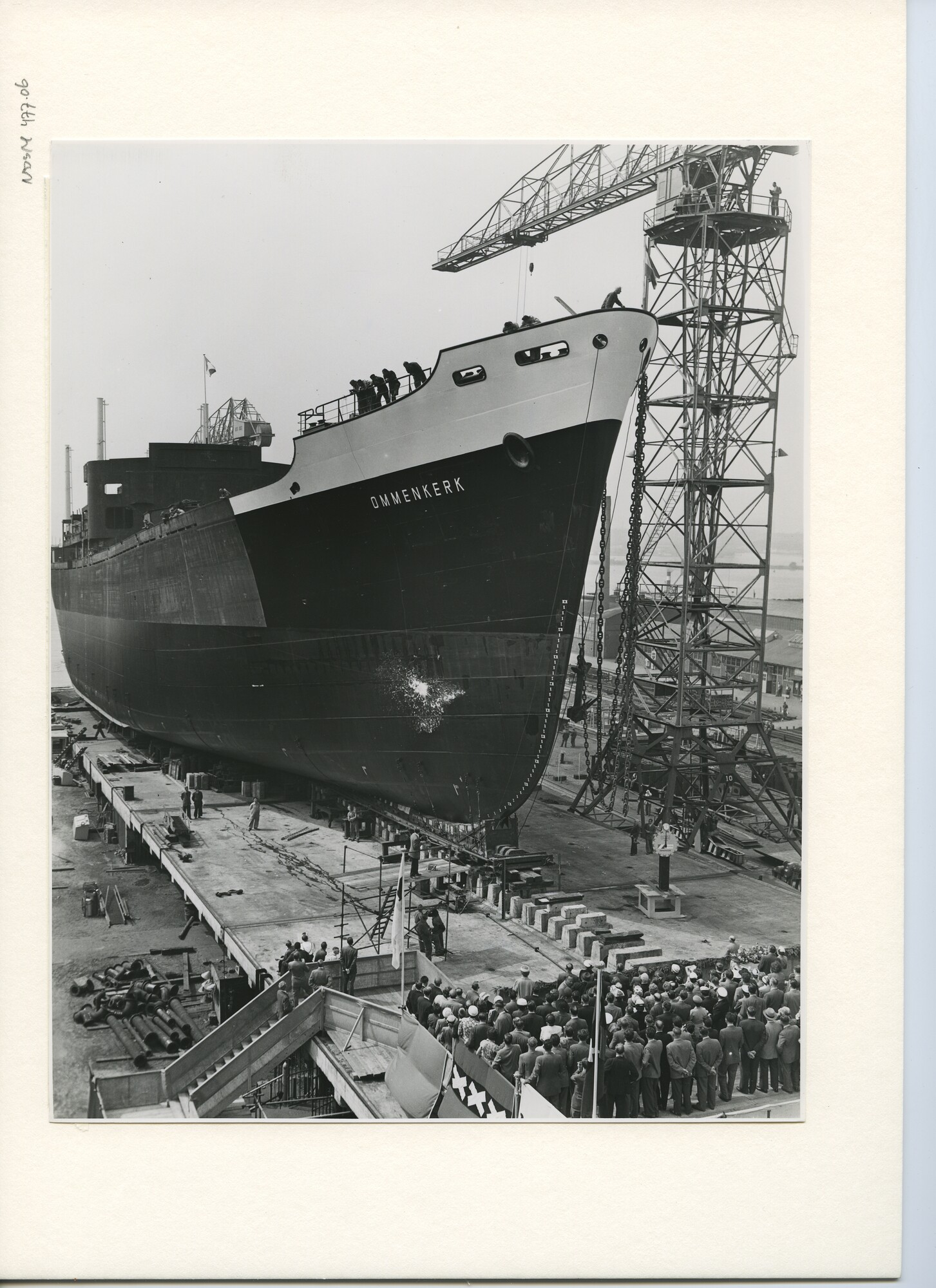 S.5444(2740)03; Foto van de tewaterlating van het vrachtschip ms. Ommenkerk; foto