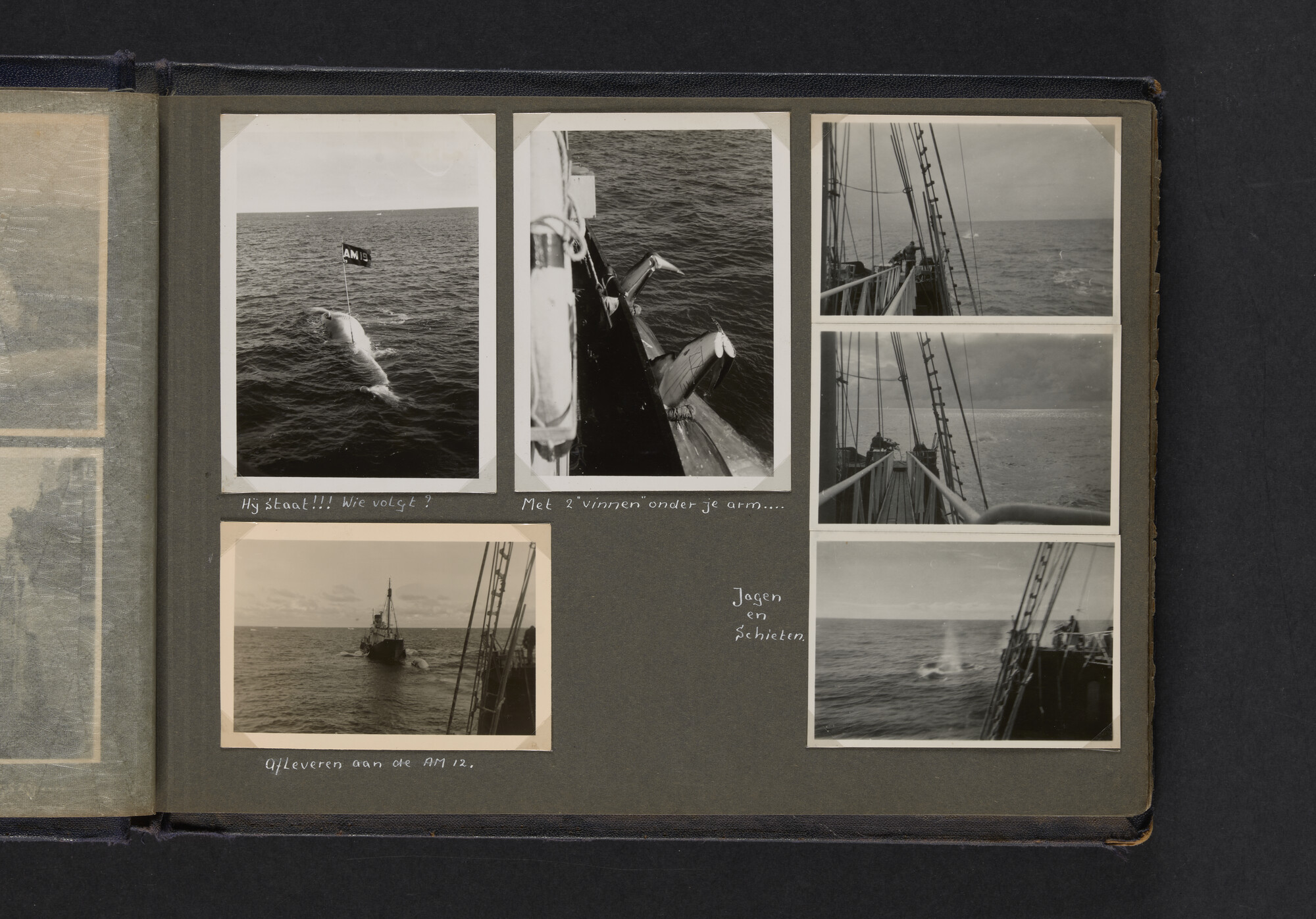 2021.0009; Fotoalbum van Joost Ossewaarde, 4e radiotelegrafist op walvismoederschip Willem Barendsz (II) en walvisjagers, met foto's van vangstseizoenen 1955-1956 en 1956-1957.; fotoalbum