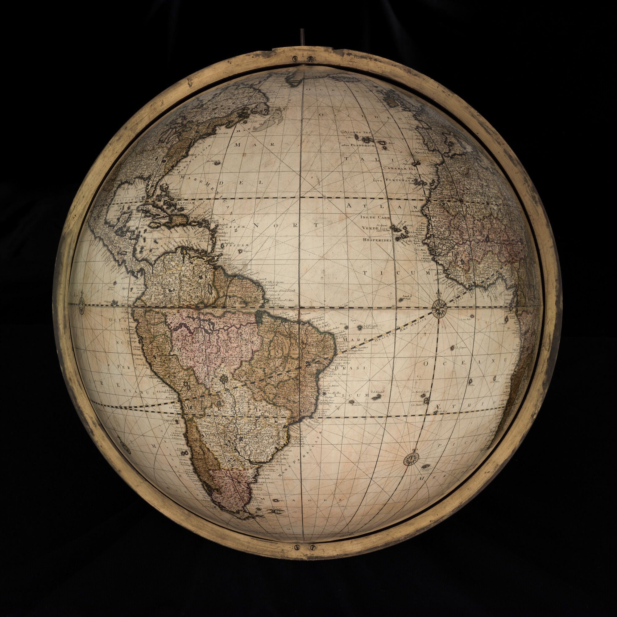 S.1766(01); Aardglobe van 62 cm. in doorsnede door Gerard en Leonard Valk, 1745; globe