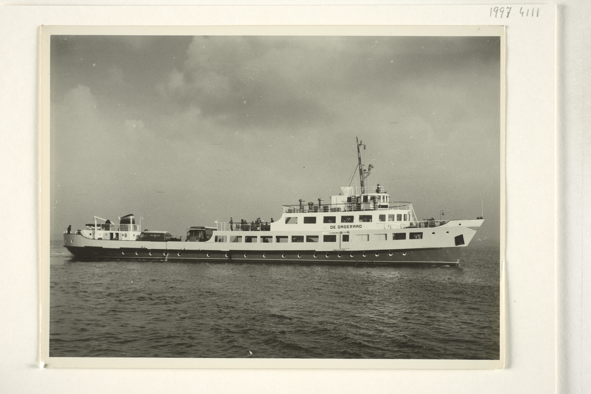 1997.4111; De veerboot ms. 'De Dageraad' van de TESO; foto