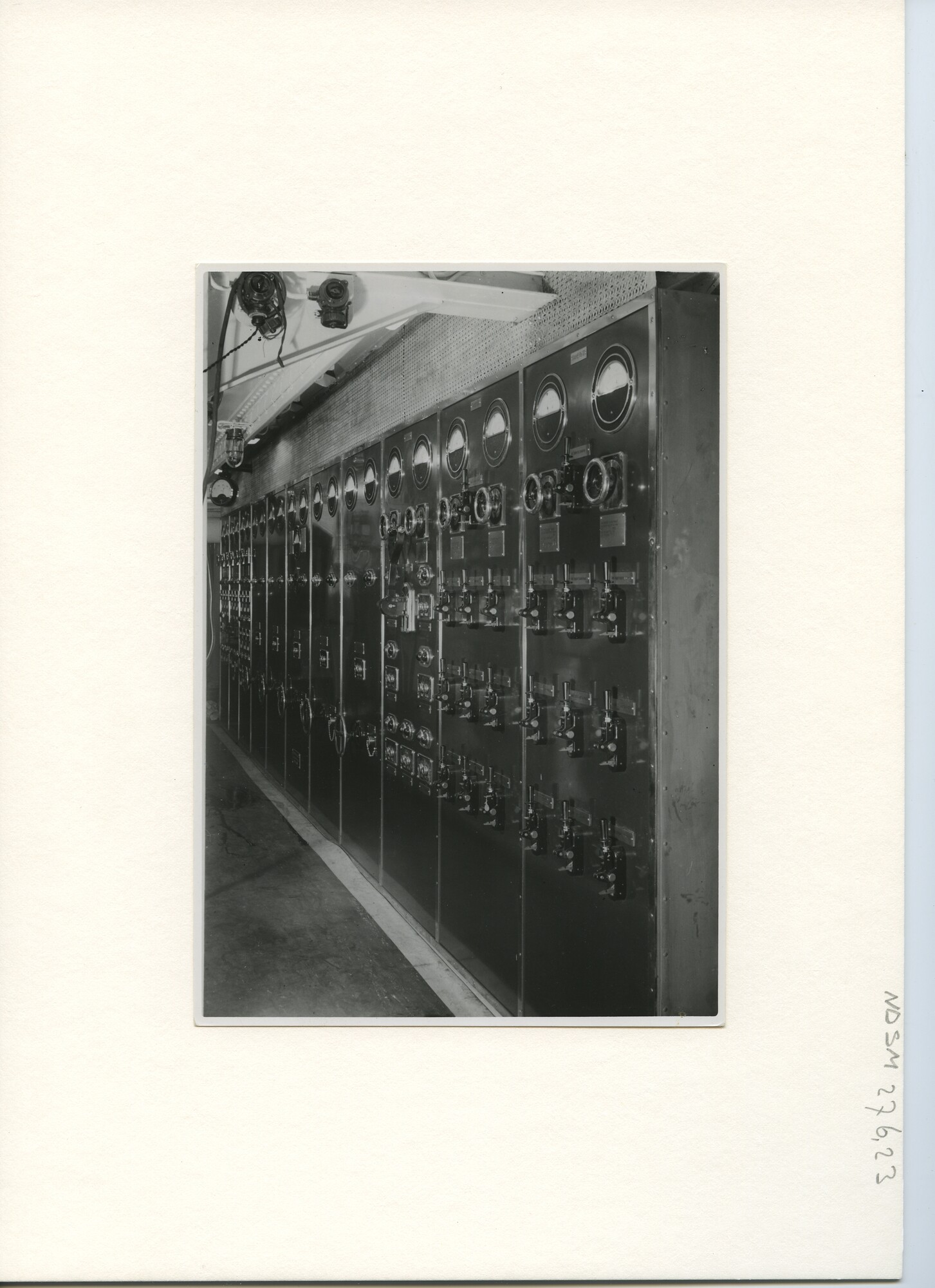 S.5444(1518)10; Interieurfoto van de machinekamer van het passagiersschip tes Viacheslav Molotov; foto