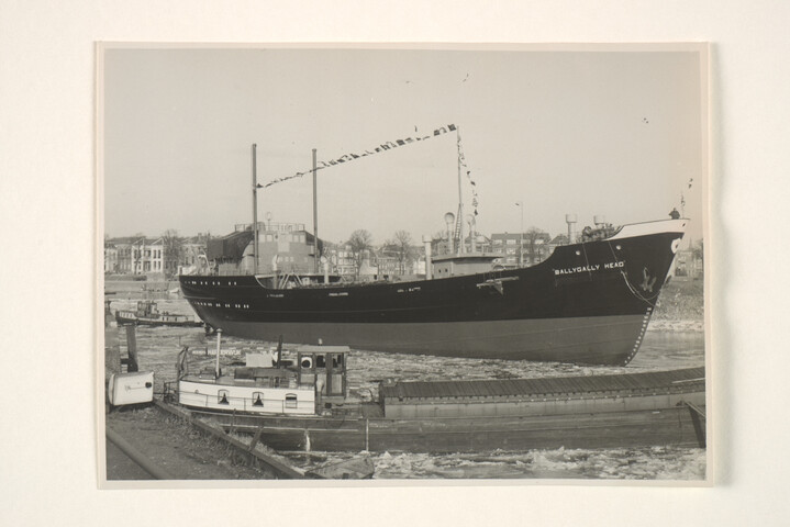S.5219(12)0159; Foto's van de tewaterlating van het Noord-Ierse vrachtschip ms. Balleygalley Head; fotoreportage