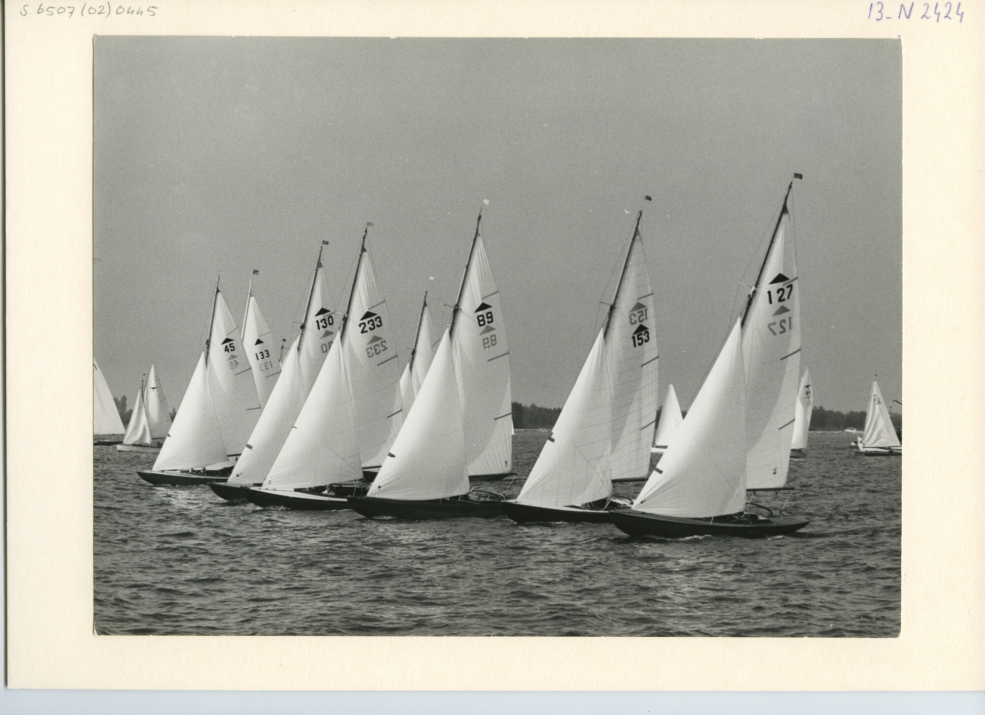 S.6507(02)0445; Zwart-wit foto van Nederlands Kampioenschap Pampus 1960 op de Westeinderplassen; foto