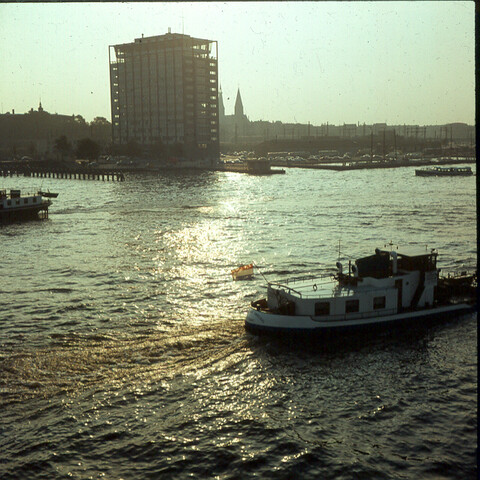 S.9100(0915); Het Havengebouw aan De Ruyterkade in Amsterdam; diapositief