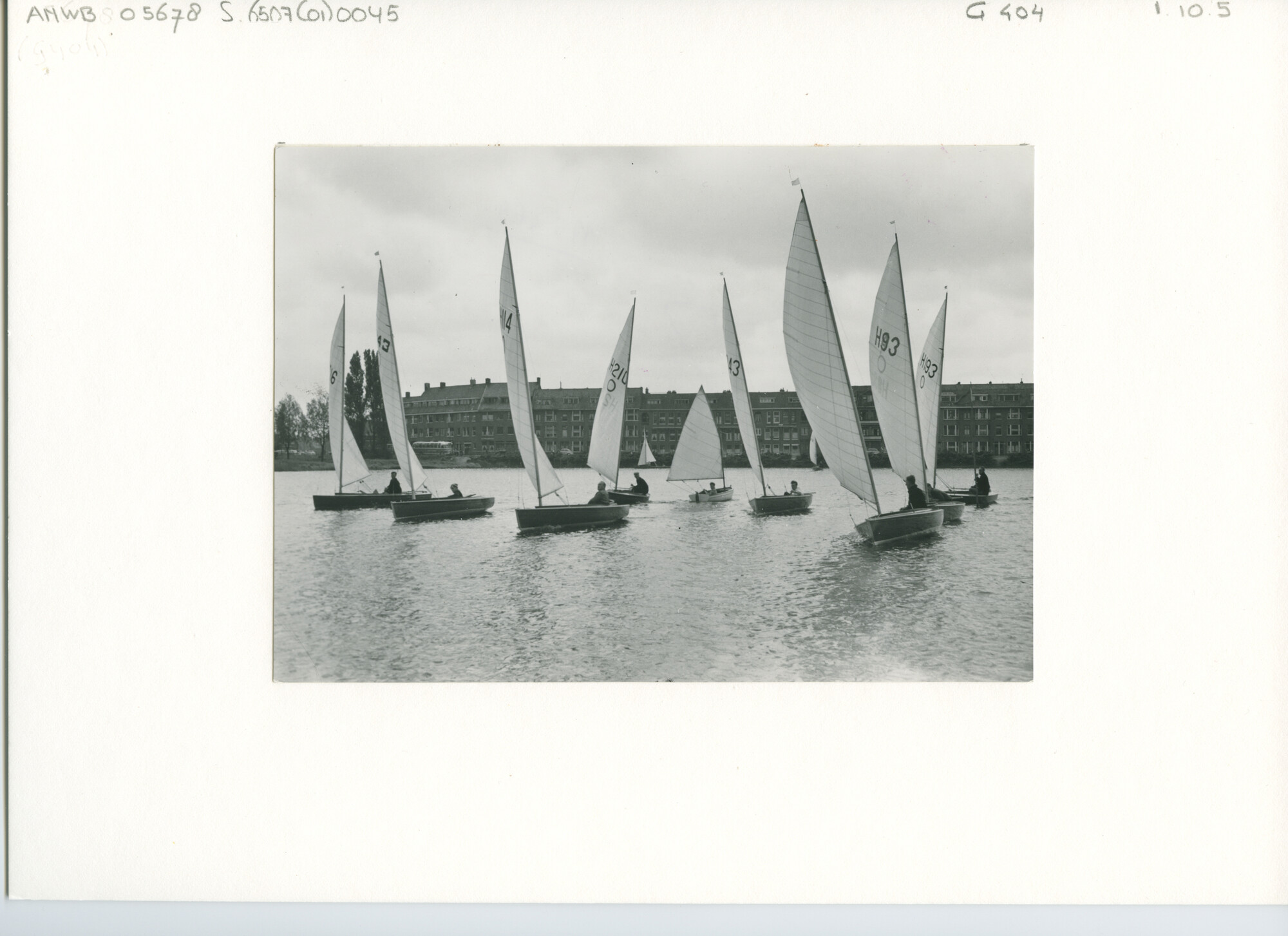 S.6507(01)0045; Foto van de O-jollenklasse op de Hillegersbergse Plas; foto