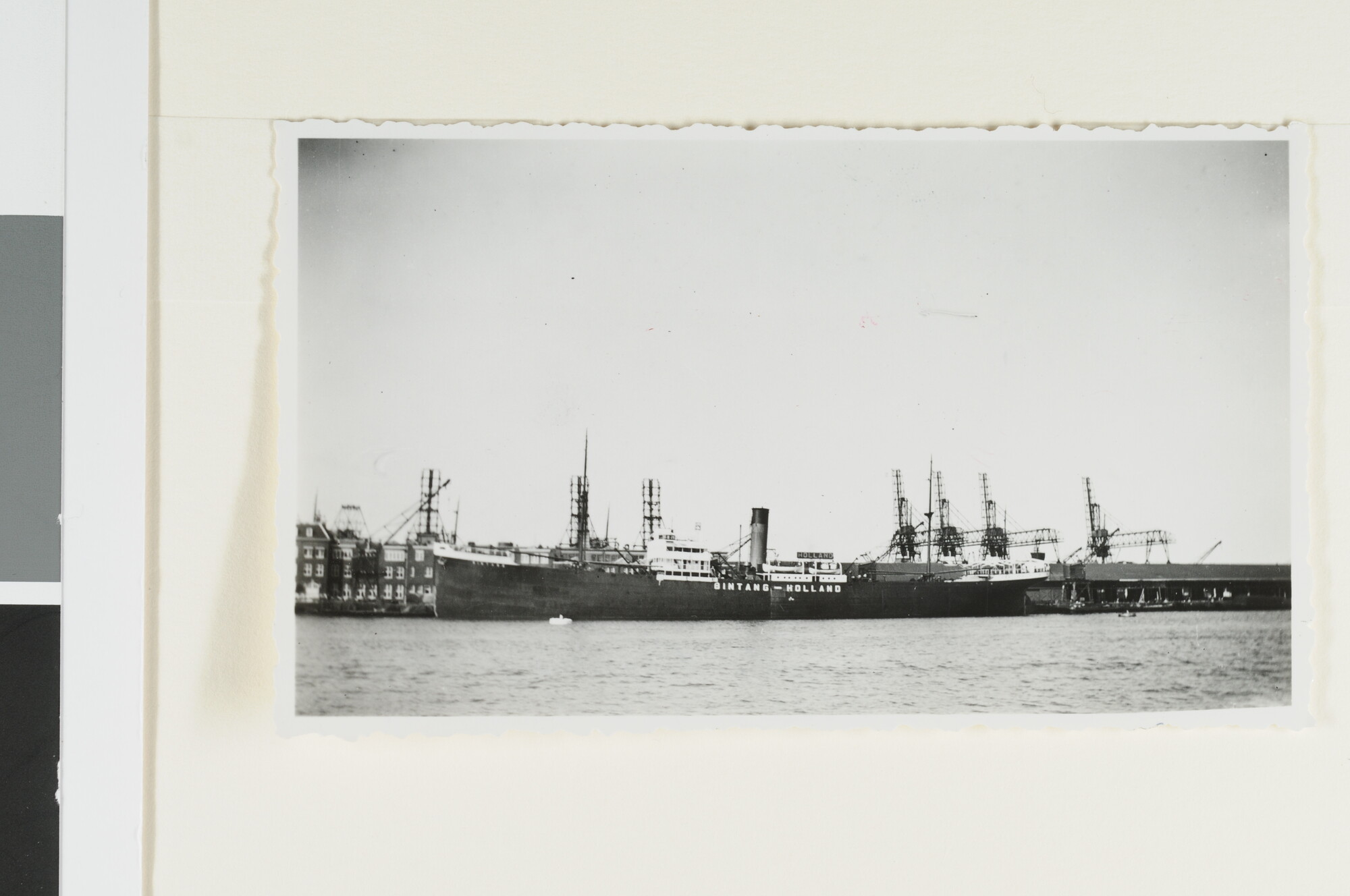 S.4380(04)385; Foto's van het vrachtschip ms. Bintang; fotoreportage