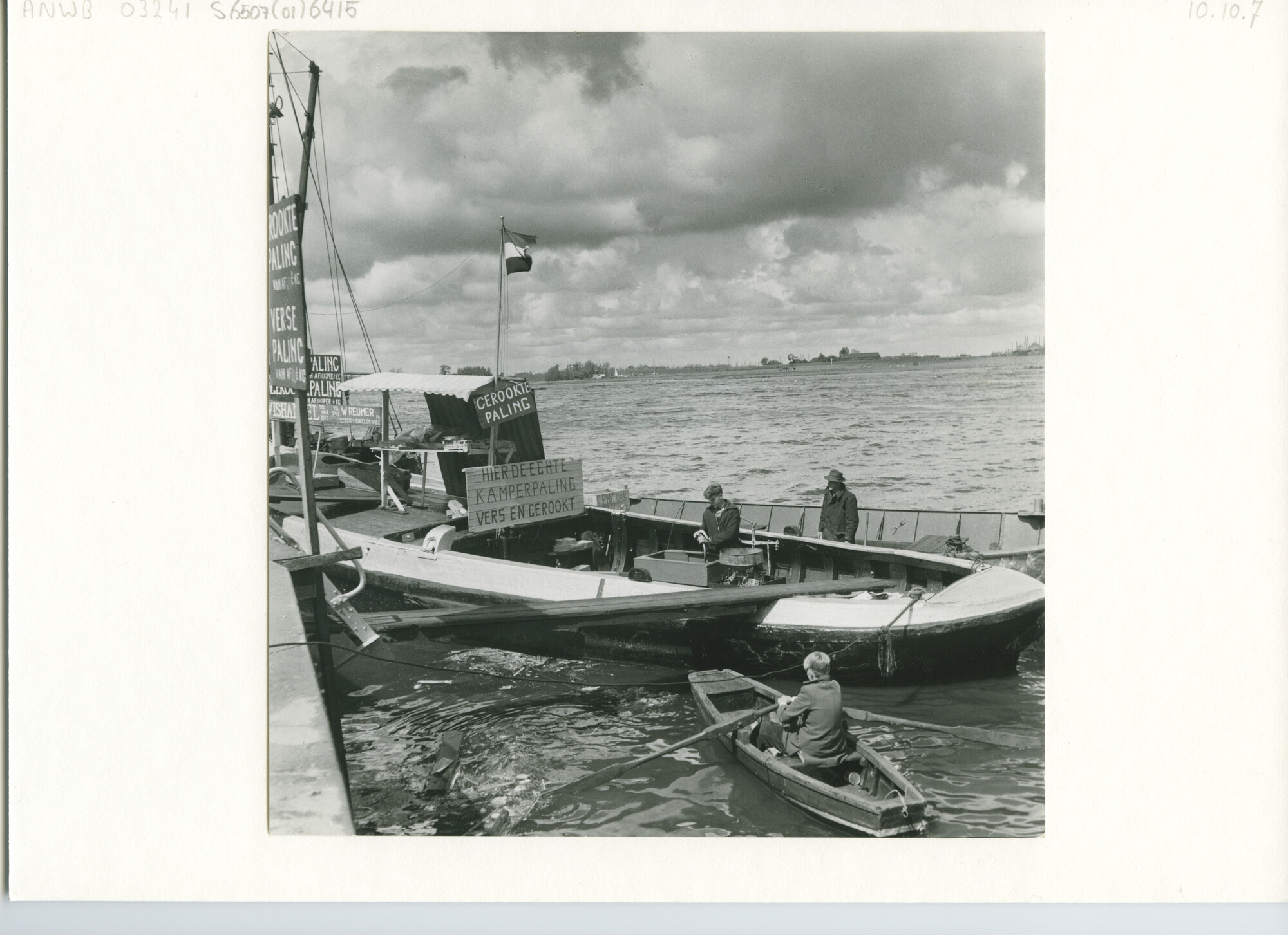 S.6507(01)6415; Foto van viswinkel te Kampen; foto