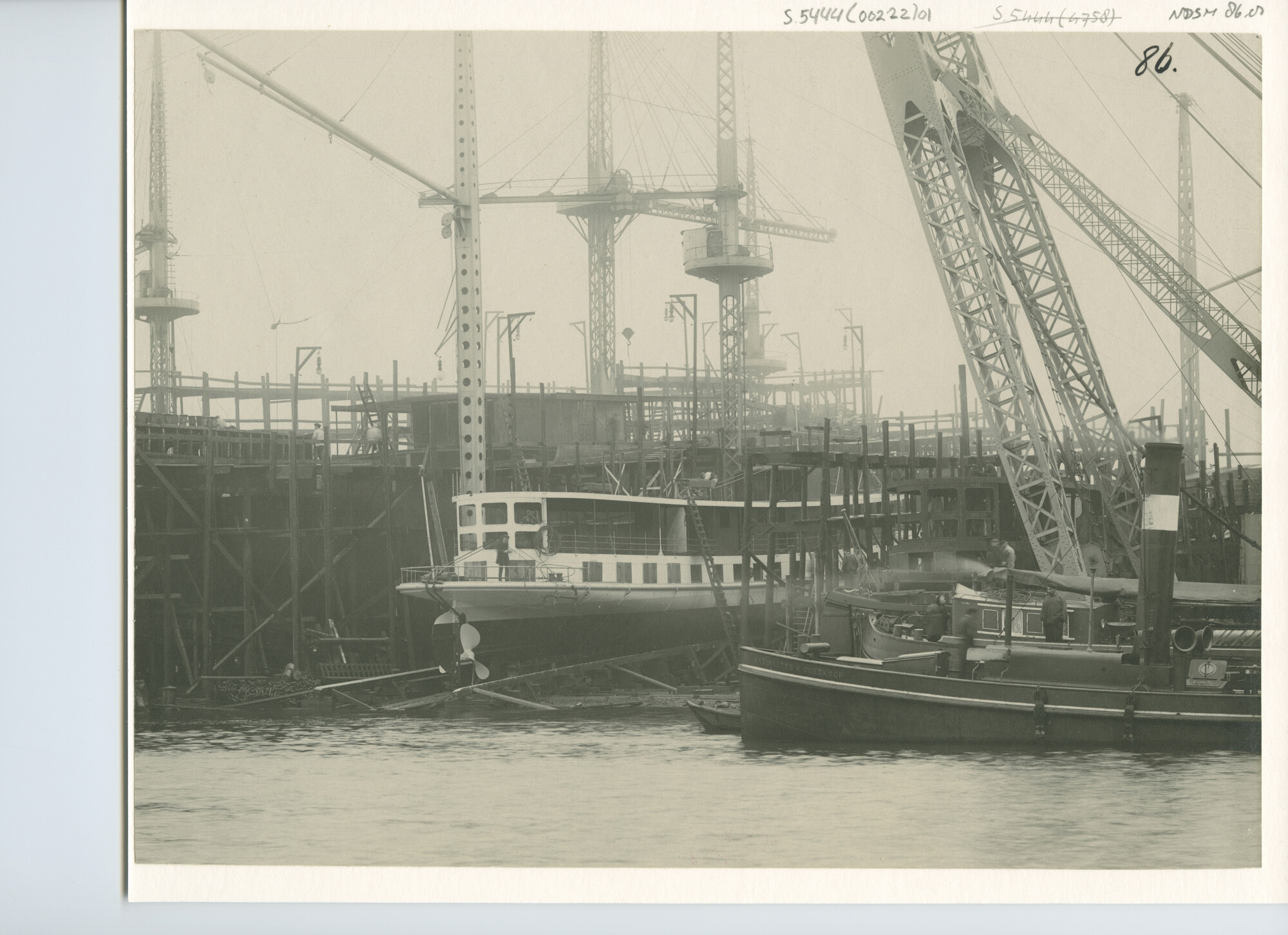 S.5444(0222)1; Foto van de Salonboot Czaar Peter gebouwd door de NSM in opdracht van de NV Alkmaar Packet te Alkmaar; foto