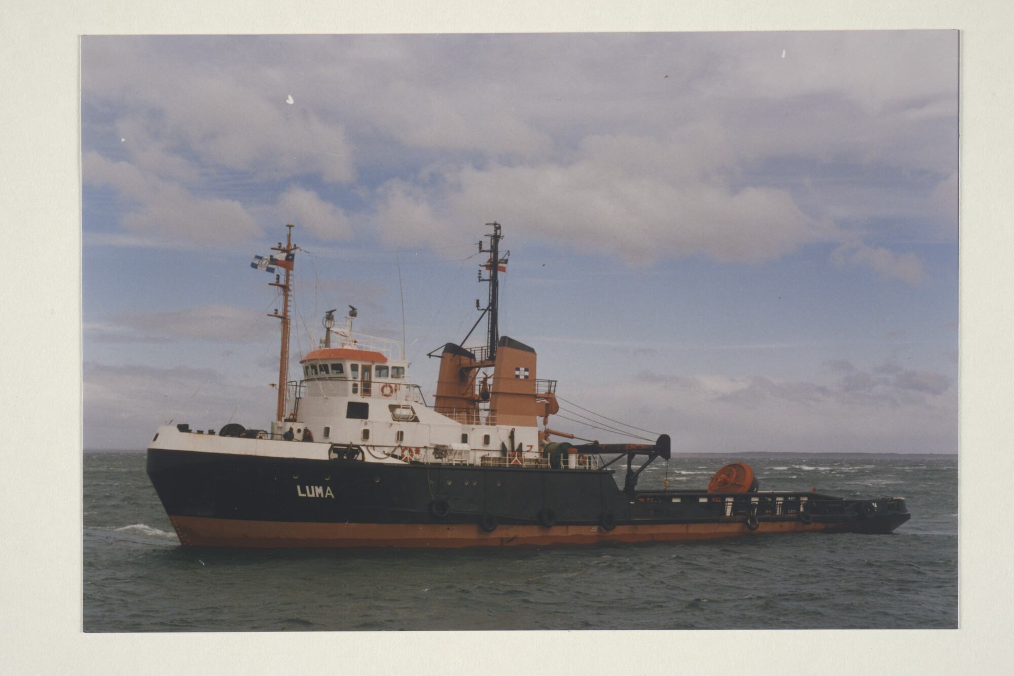 1997.4689; Kleurenfoto van het bevoorradingsschip Luma (ex- Smit Lloyd 36 & Smit Lloyd 52 van Smit Lloyd BV.) van Salamander Shipping uit Nassau (Bahamas) [...]; foto