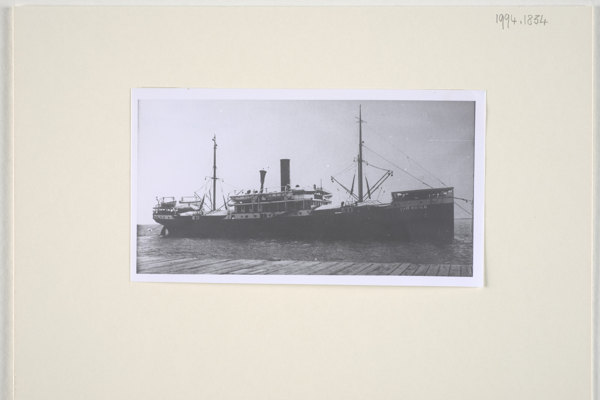 1994.1834; Het ss. 'Van Hoorn' afgemeerd aan meerboeien nabij een steiger ergens in Nederlands Indië; foto