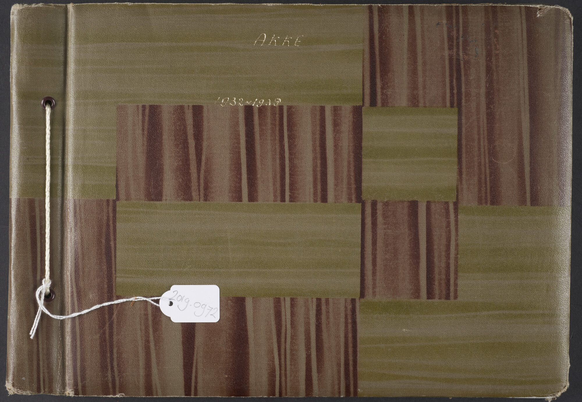 2019.0972; Fotoalbum van luitenant-ter-zee 2e klasse bij de Dienst der Conservatie Bouwen Huisman (1912-2001); fotoalbum