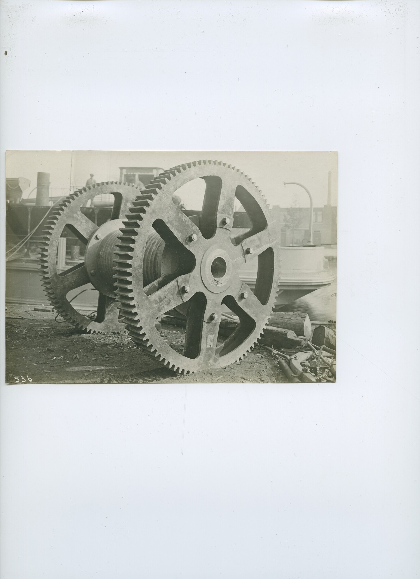 S.6386(114)0016; Foto van tandwielen met draadtrommel, baggermolen; foto