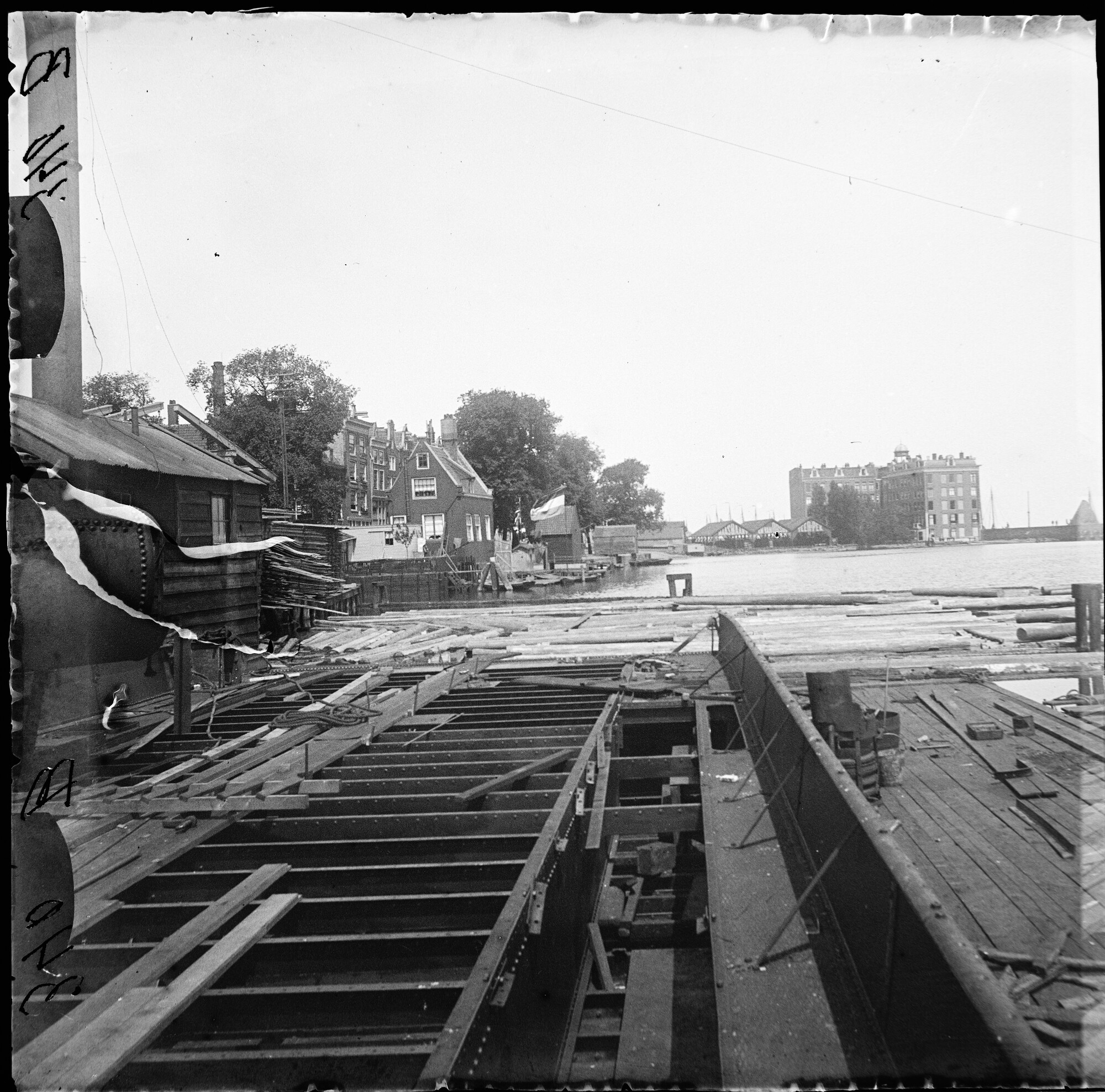 S.1156(06)187-1; Negatief van de stoomkabelpont voor het Capelsche Veer in aanbouw, juni 1895; negatief