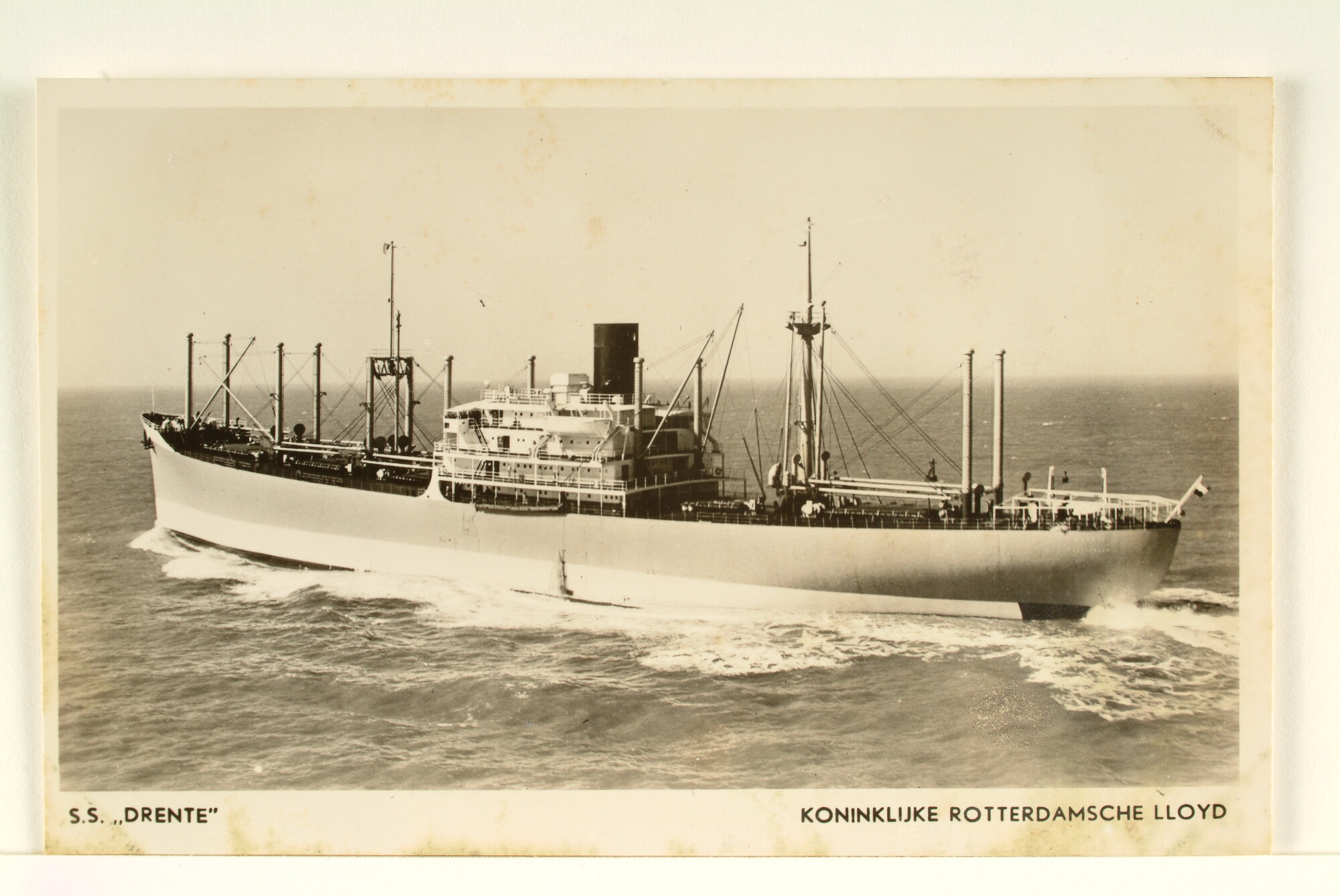 2004.0218; Het vrachtschip "Drente"; prentbriefkaart