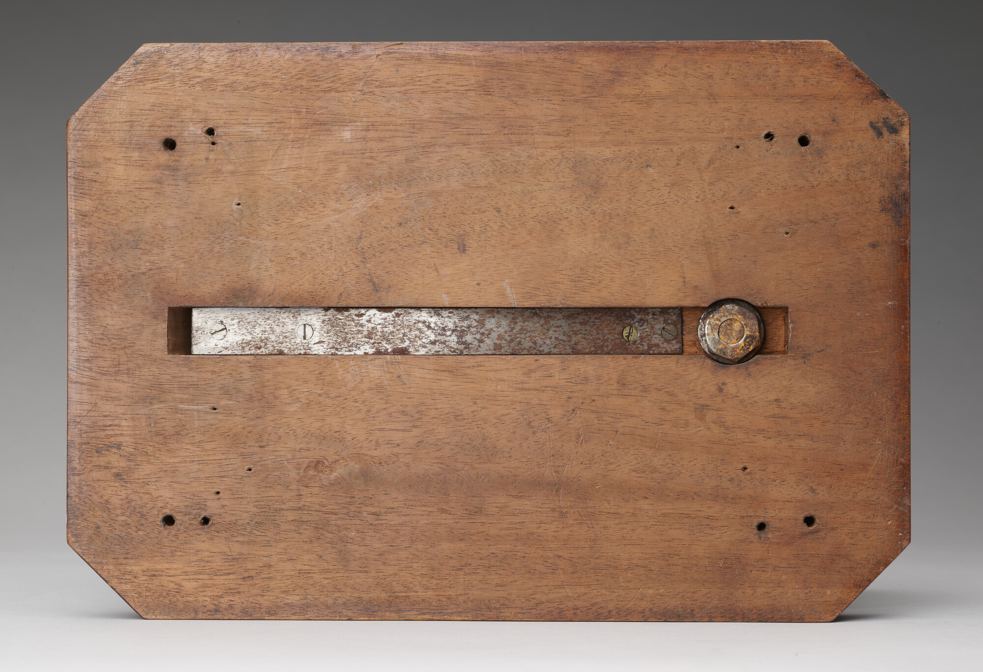 S.0049(08); Herdenkingsbijl, gebruikt bij het tewaterlaten van schepen te Amsterdam; bijl