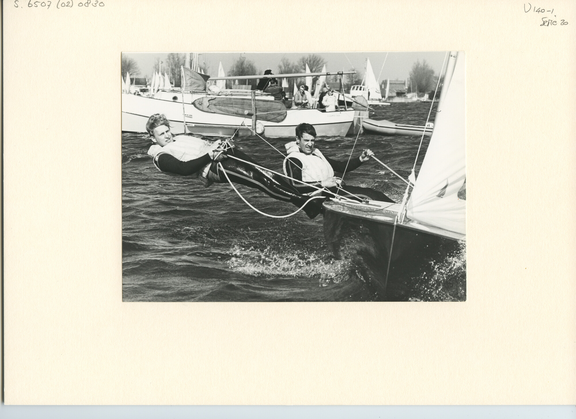 S.6507(02)0830.03; Zwart-wit foto van de FD-klasse op de Loosdrechtse Plassen; foto