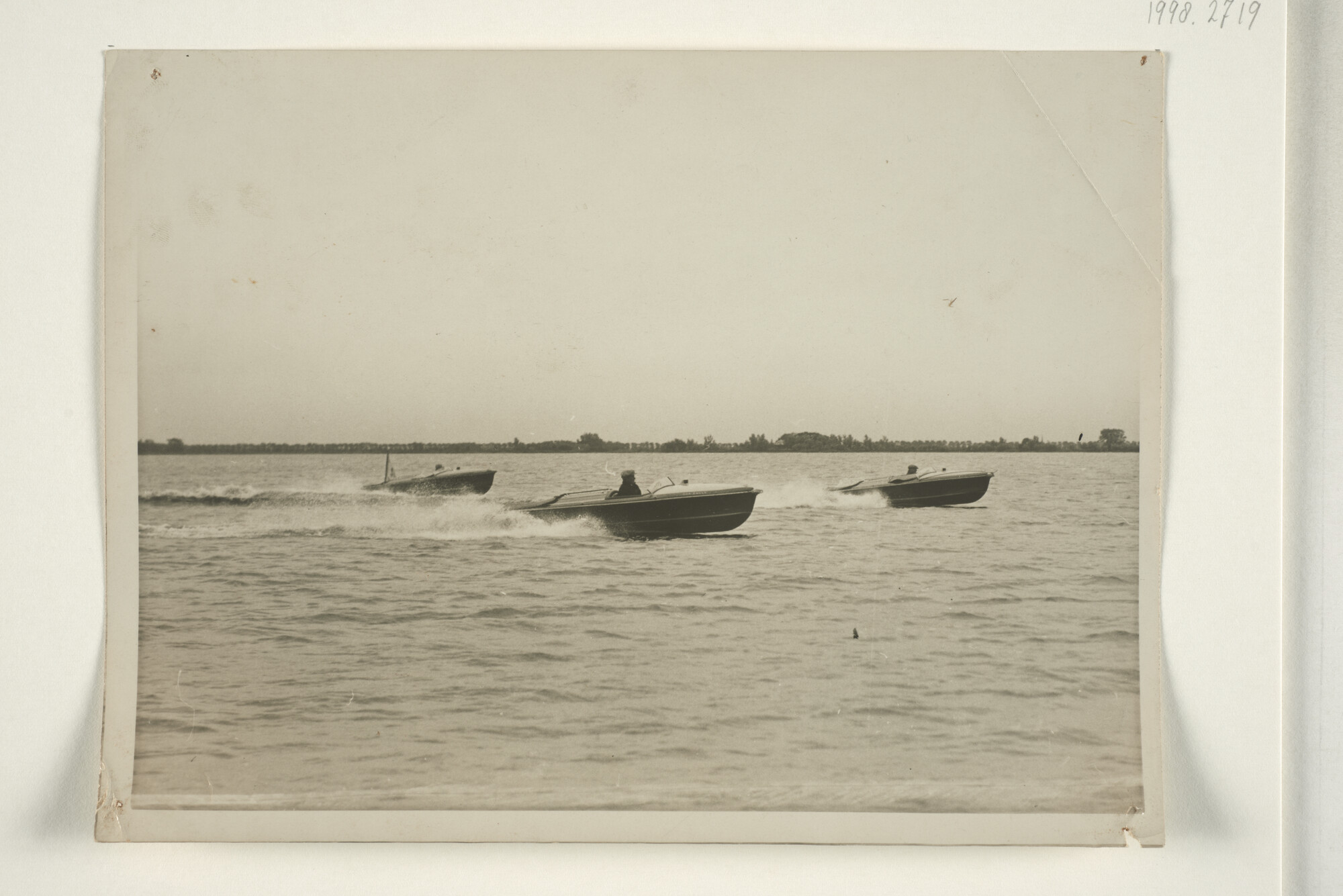 1998.2719; Internationale motorbootraces op de Westeinderplassen, 1933; foto