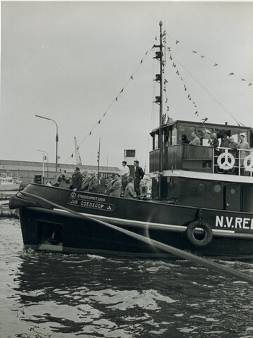 2001.1753; Foto's van de in gebruikneming van het hoofdkantoor van Reederij v/h Gebroeders Goedkoop aan de Westerdoksdijk 40 te Amsterdam in april 1962 [...]; fotoreportage