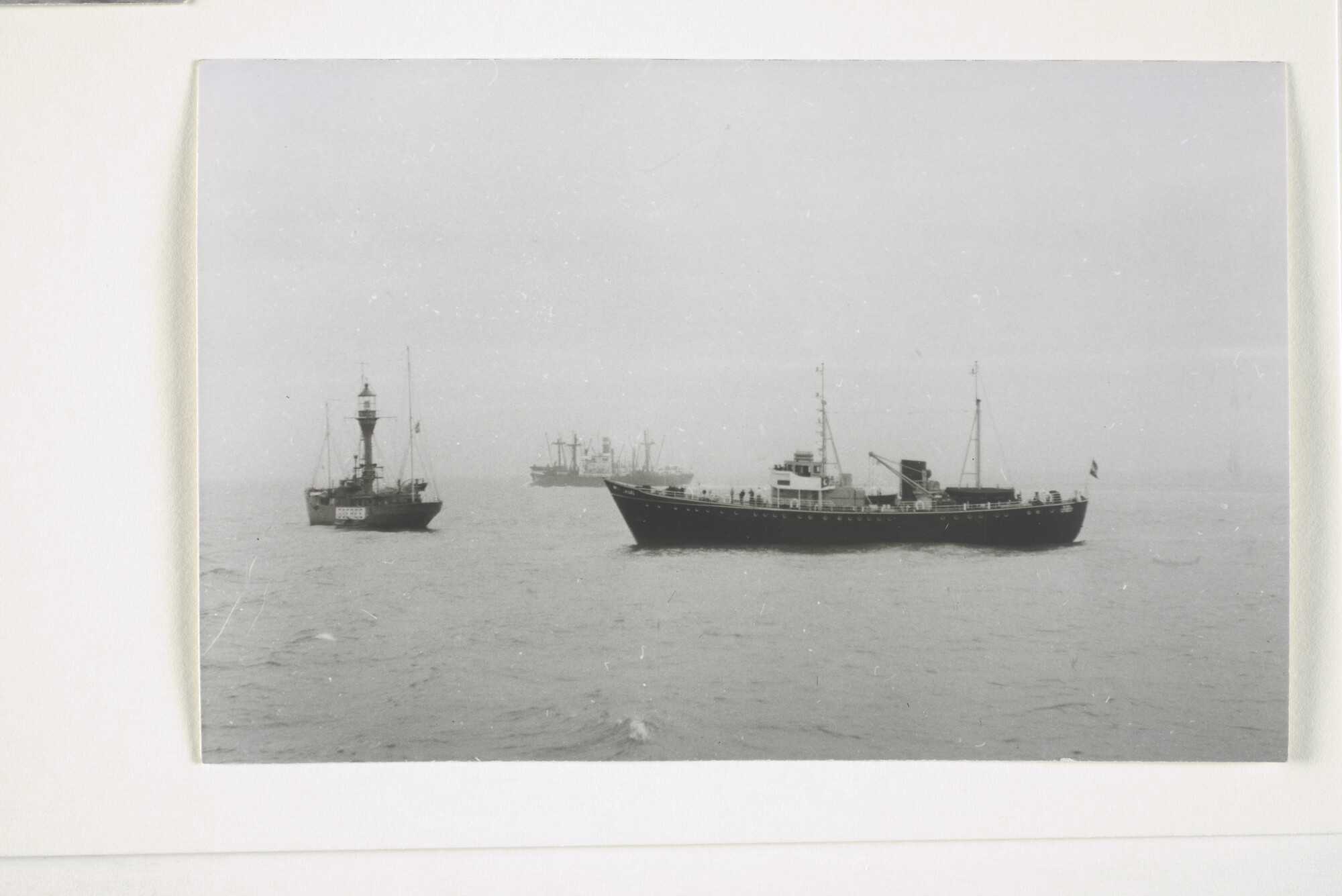 2000.1754; Negatieven van het loodsvaartuig 'Markab', gebouwd in 1948 bij Scheepswerf 'De Nieuwe Waterweg' tijdens de proefvaart, november 1948; negatief