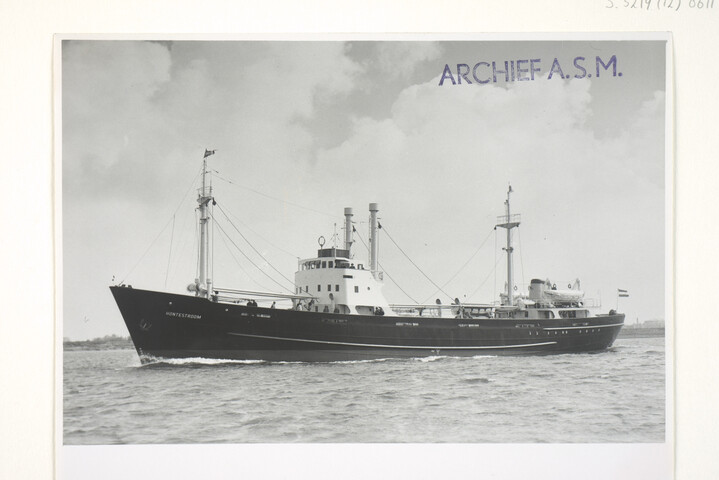 S.5219(12)0611; Foto's van de bouw van het Finse vrachtschip ss. 'Pamilo' voor Enso Gutzeit te Helsinki bij de ASM-werf; fotoreportage