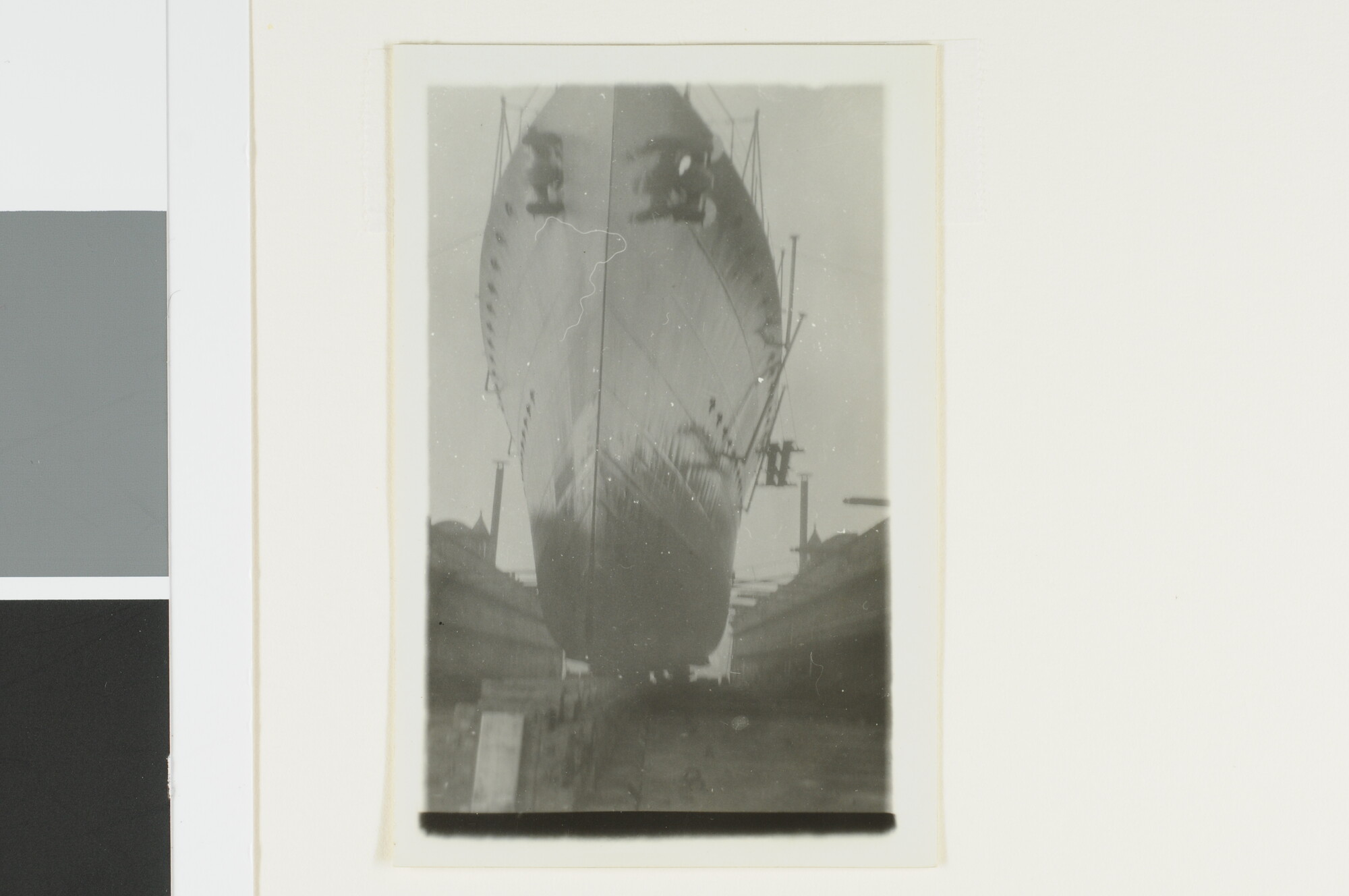 A.2867(01)080; Foto's van de torpedobootjager Hr.Ms. 'Van Galen' in het dok, november 1929; fotoreportage