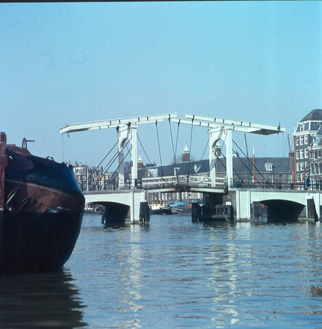 S.9100(3258); Amstel met Magere Brug; diapositief