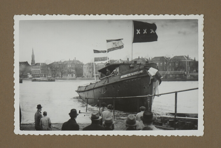 2001.1755; Omslag met vele foto's en knipsels van meest bergingsactiviteiten door Reederij v/h Gebroeders Goedkoop te Amsterdam in de periode 1929 / 1949; omslag