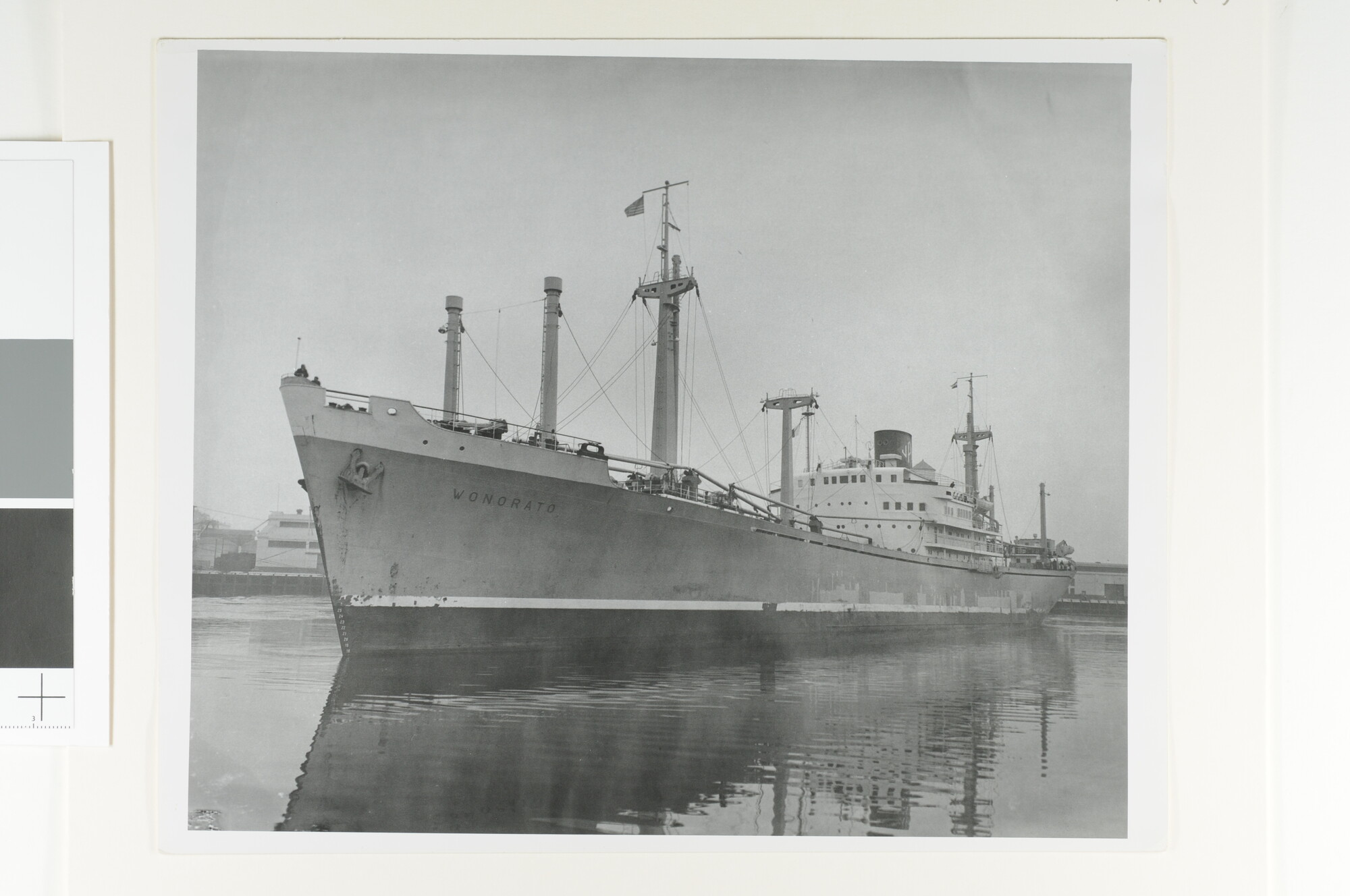 A.4426(30); Het vrachtschip ms. 'Wonorato' van de Koninklijke Rotterdamsche Lloyd ligt; foto