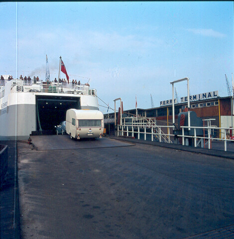 S.9100(5230); Dia van de Britse veerboot 'Blenheim' van de Fred Olsen Line; diapositief