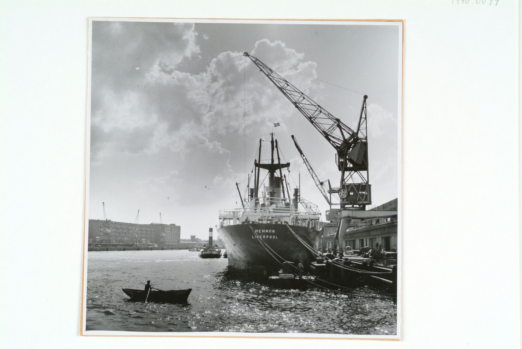 1998.0099; Gezicht op de Borneokade en de Entrepothaven in Amsterdam-Oost; foto